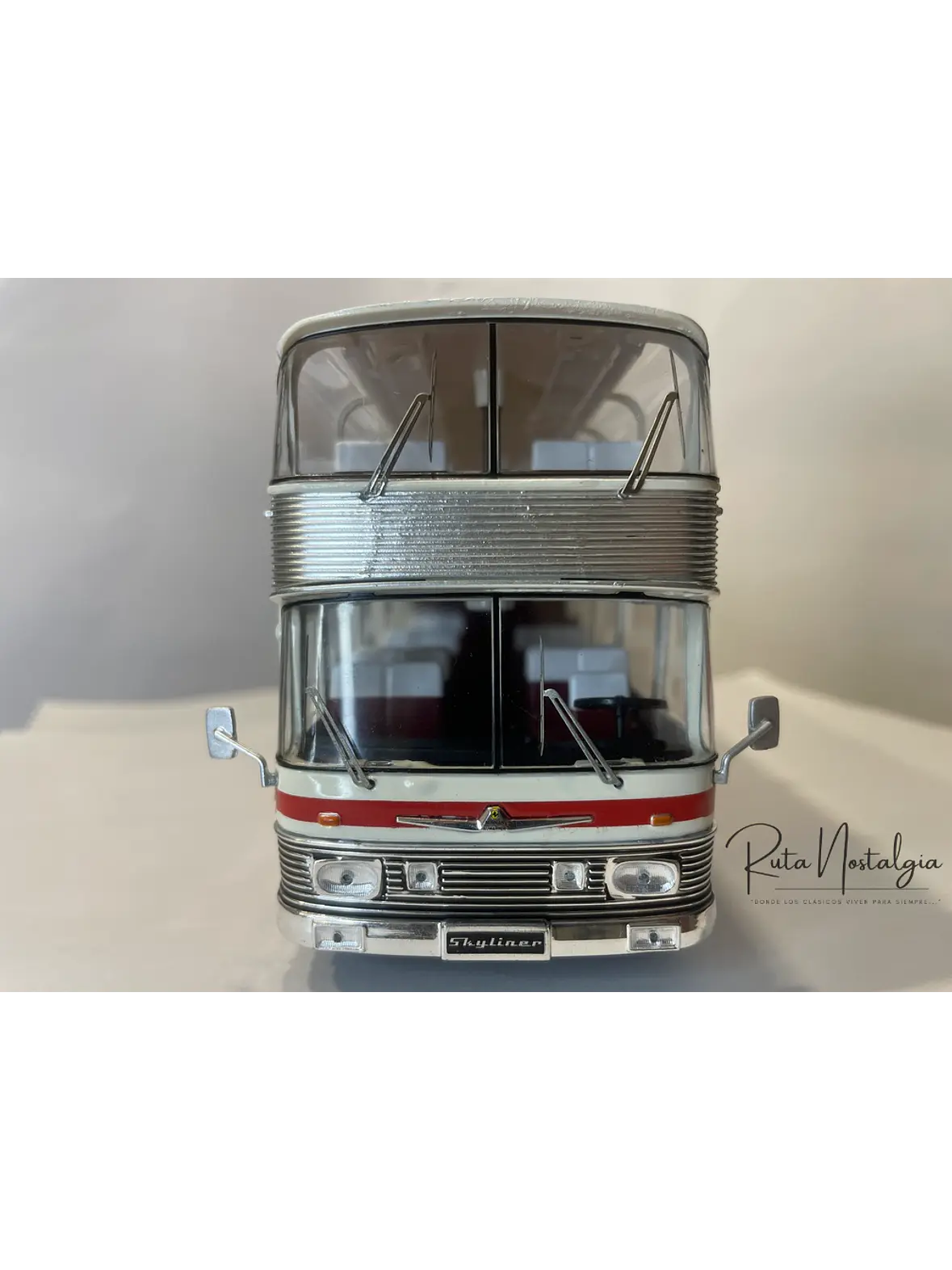 Bus Neoplan Skyliner NH 22L – Miniatura Ixo Models Escala 1:43 (Doble piso de lujo) 4