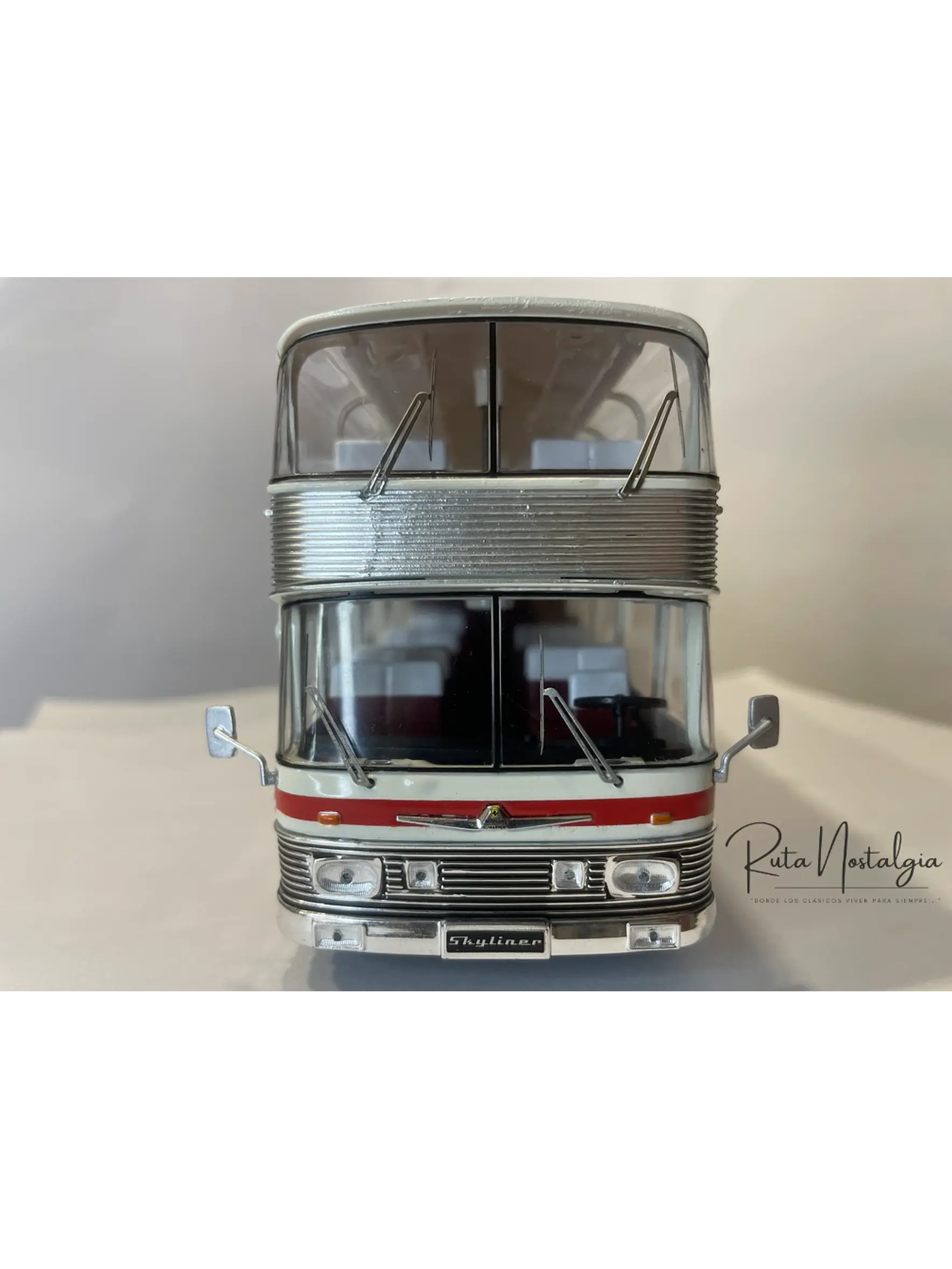 Bus Neoplan Skyliner NH 22L – Miniatura Ixo Models Escala 1:43 (Doble piso de lujo) 4