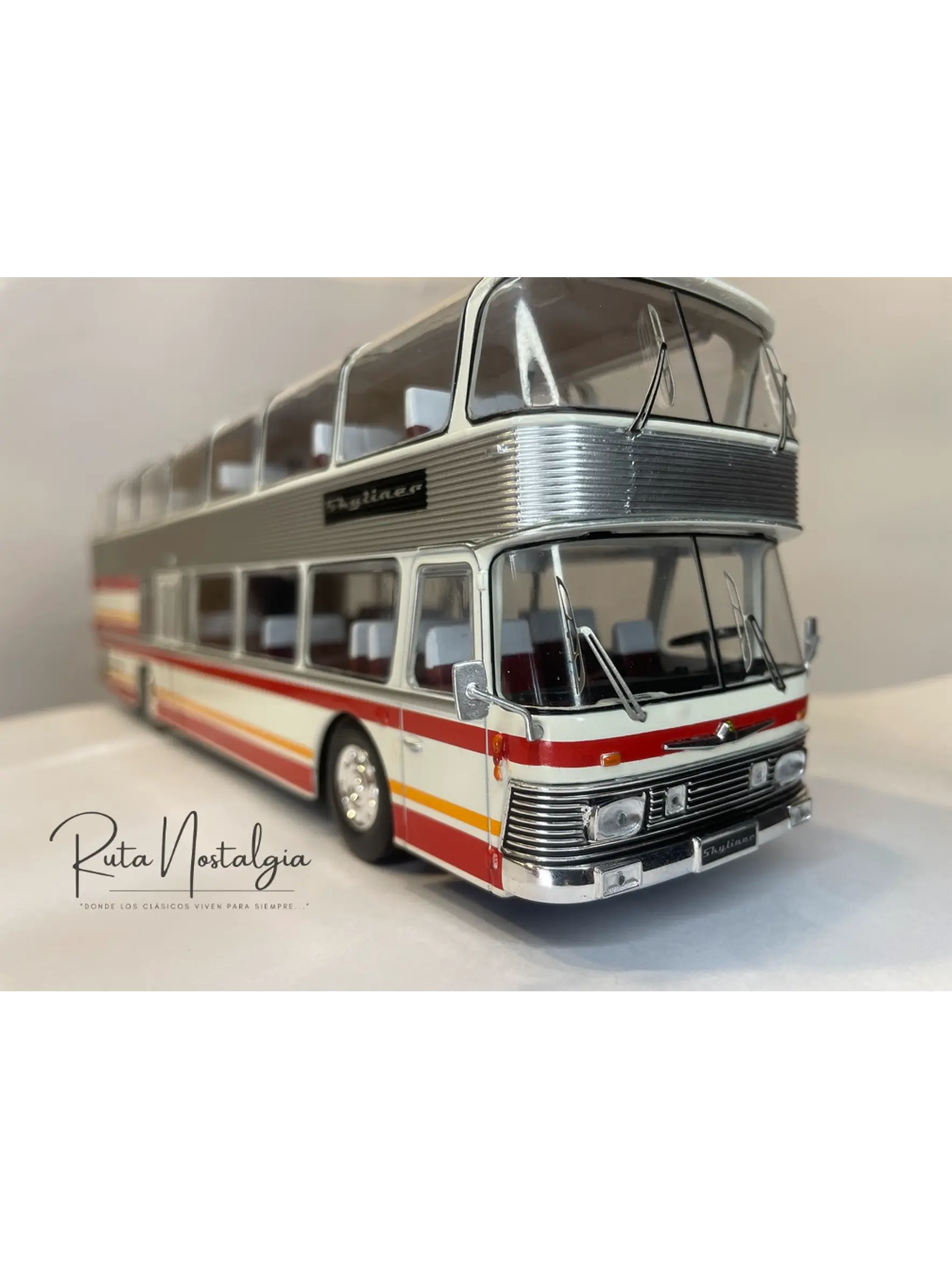 Bus Neoplan Skyliner NH 22L – Miniatura Ixo Models Escala 1:43 (Doble piso de lujo) 12