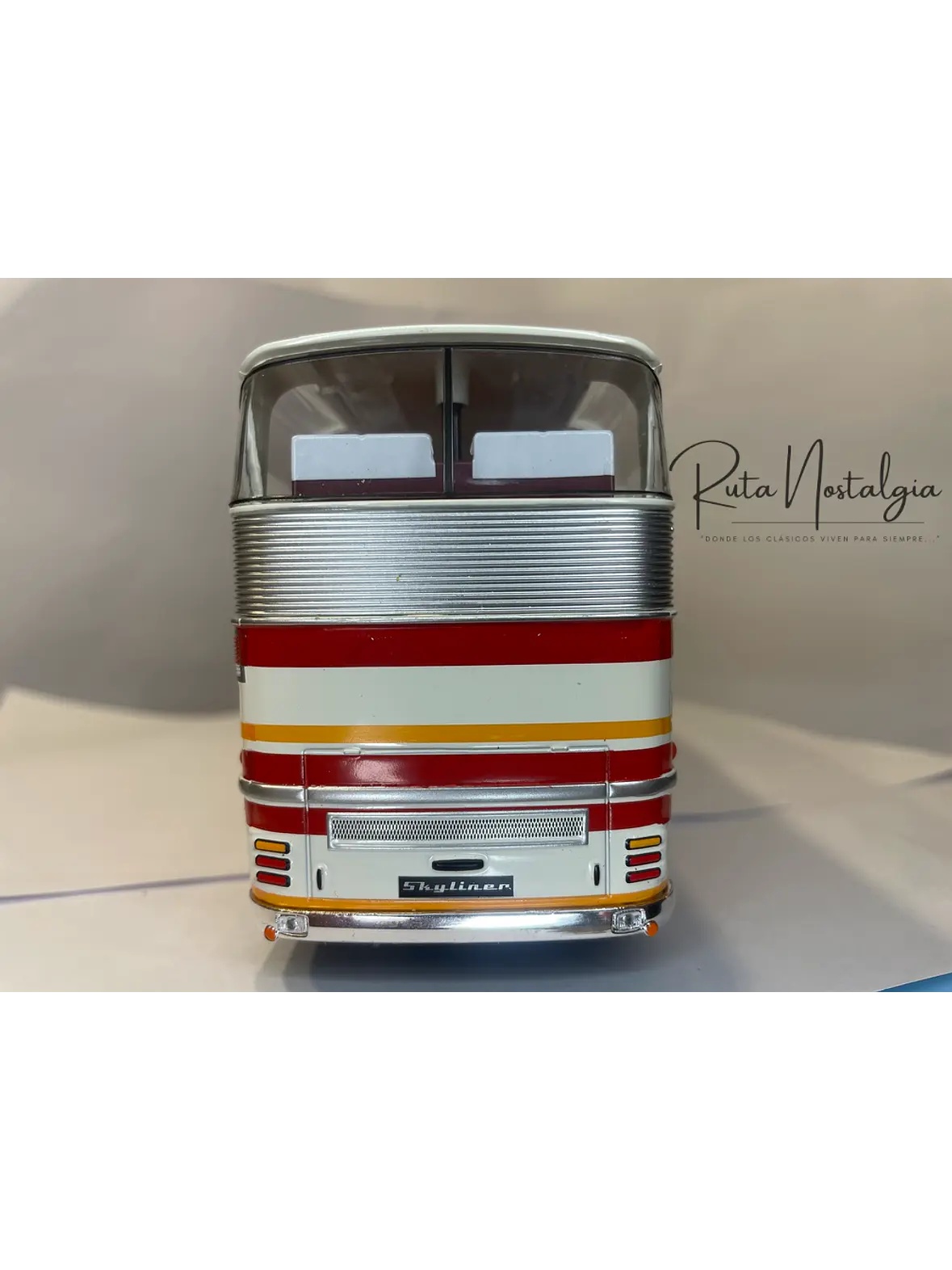 Bus Neoplan Skyliner NH 22L – Miniatura Ixo Models Escala 1:43 (Doble piso de lujo) 8
