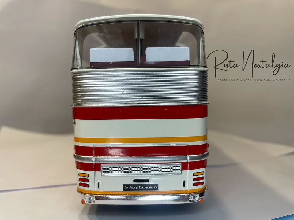 Bus Neoplan Skyliner NH 22L | IXO Escala 1:43 8