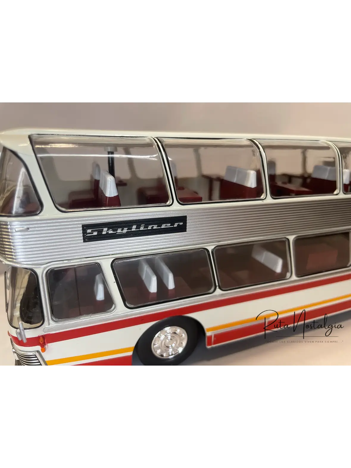 Bus Neoplan Skyliner NH 22L – Miniatura Ixo Models Escala 1:43 (Doble piso de lujo) 5