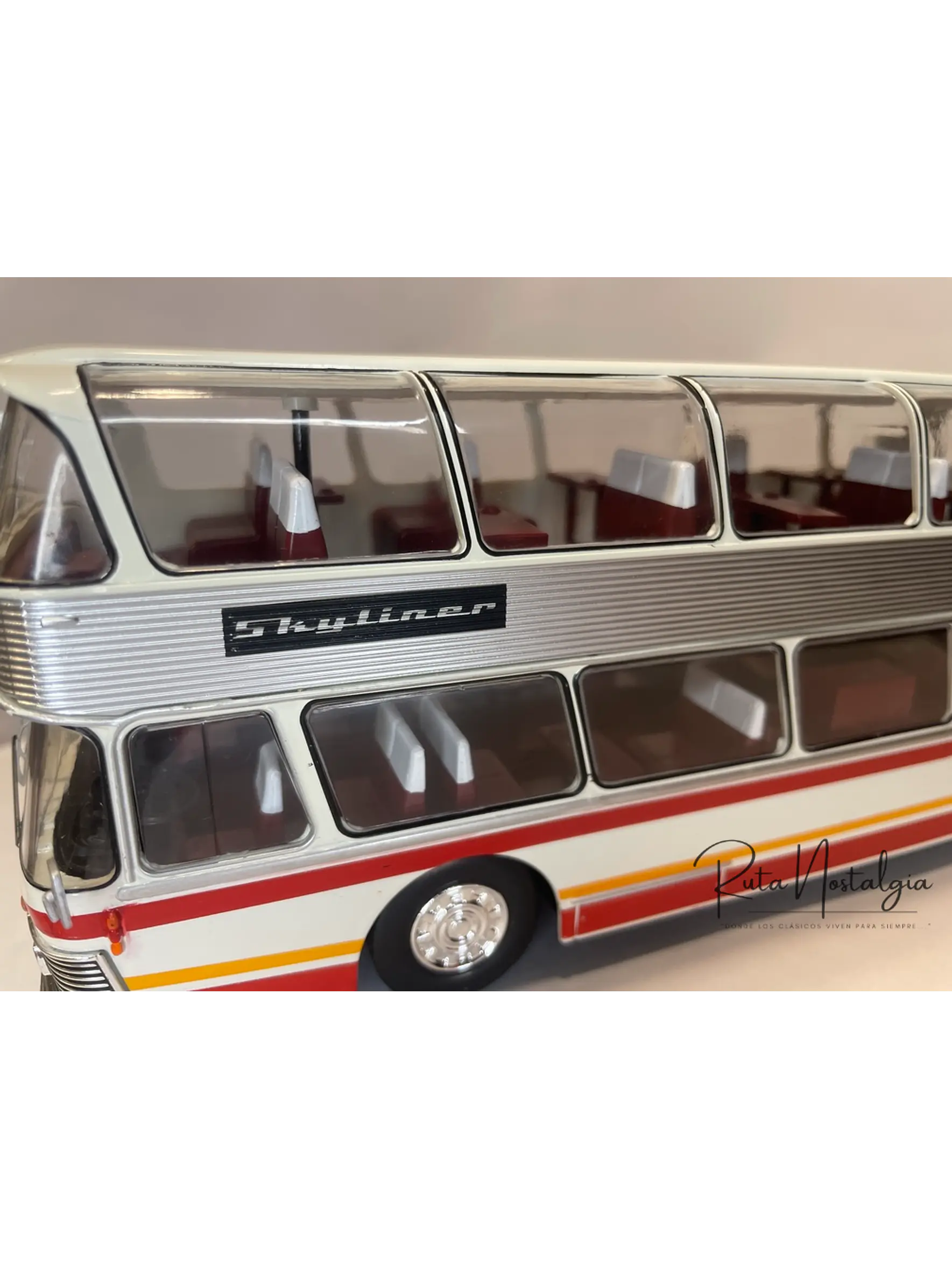 Bus Neoplan Skyliner NH 22L – Miniatura Ixo Models Escala 1:43 (Doble piso de lujo) 5