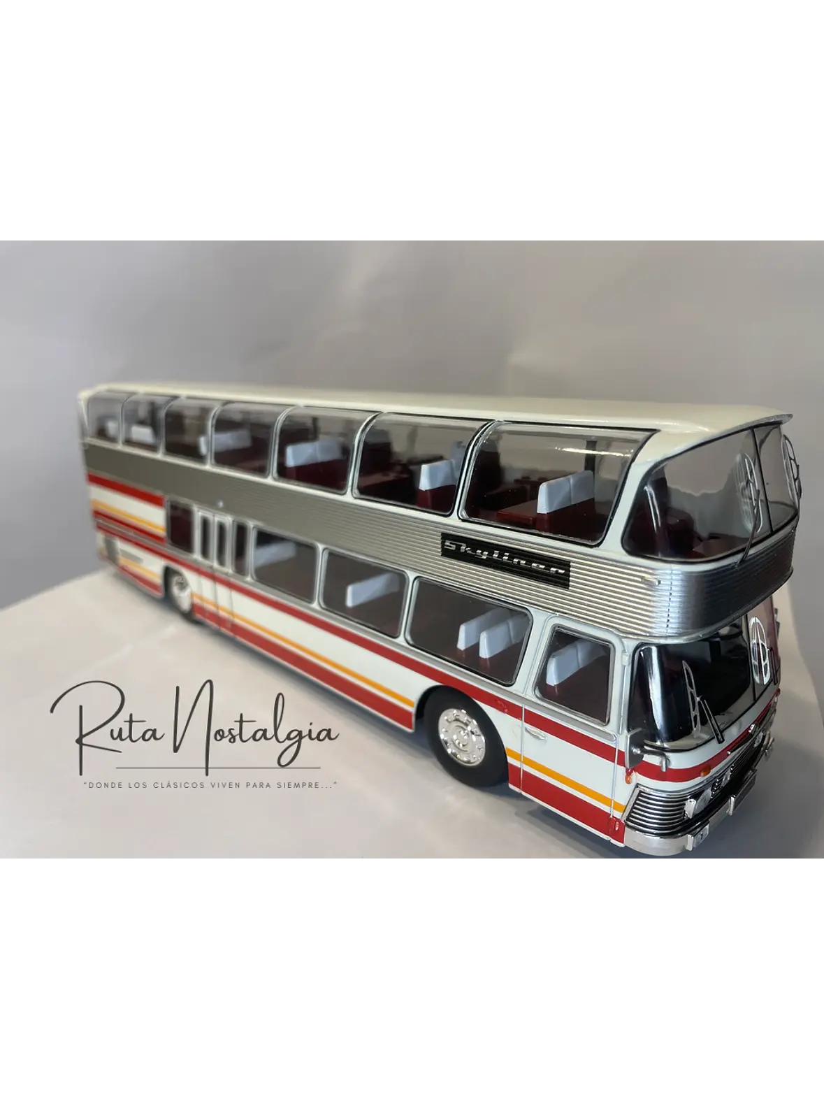 Bus Neoplan Skyliner NH 22L – Miniatura Ixo Models Escala 1:43 (Doble piso de lujo) 3