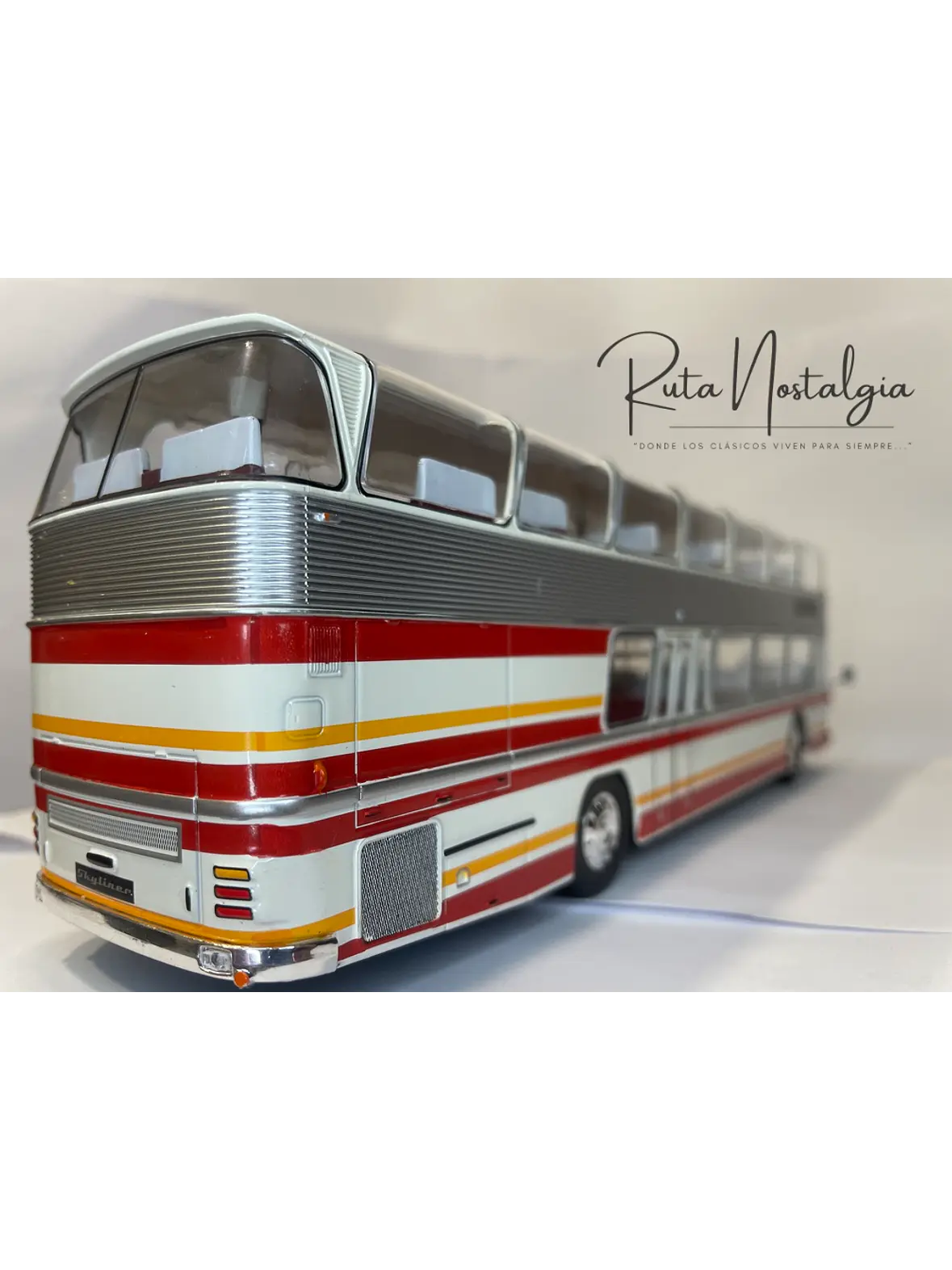 Bus Neoplan Skyliner NH 22L – Miniatura Ixo Models Escala 1:43 (Doble piso de lujo) 9