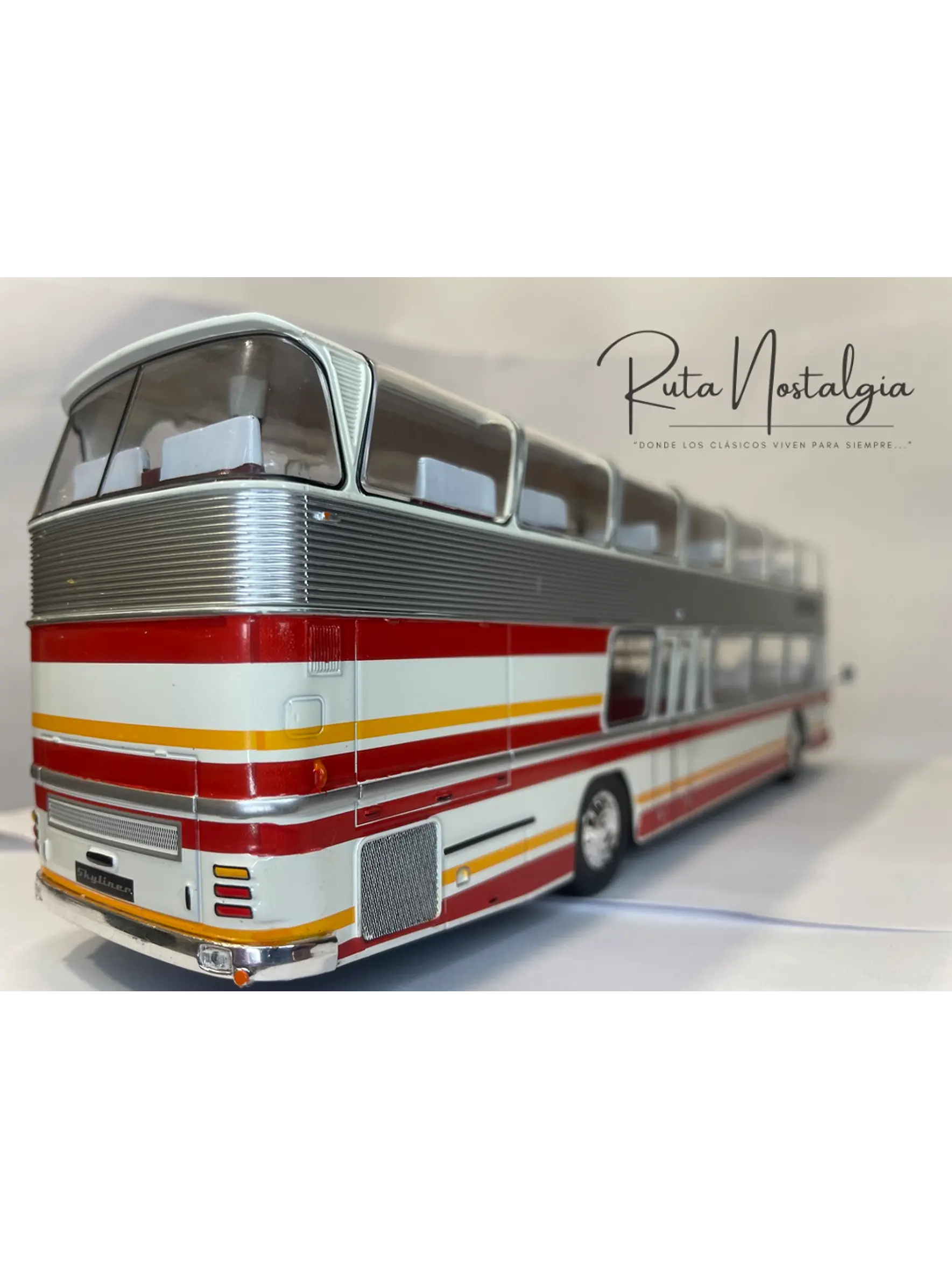 Bus Neoplan Skyliner NH 22L – Miniatura Ixo Models Escala 1:43 (Doble piso de lujo) 9