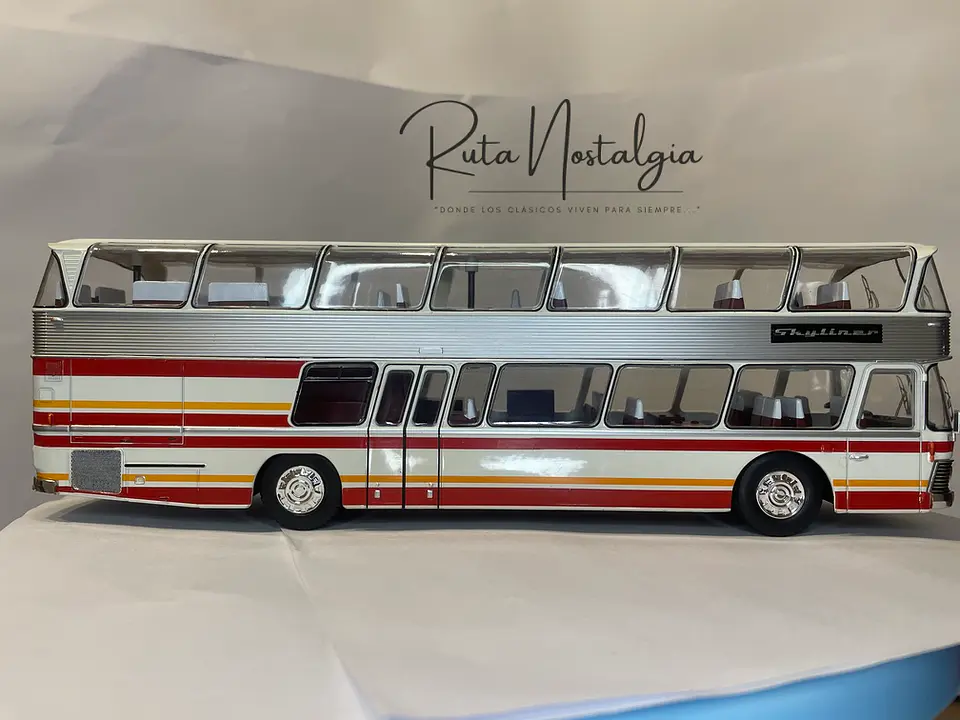 Bus Neoplan Skyliner NH 22L | IXO Escala 1:43 11