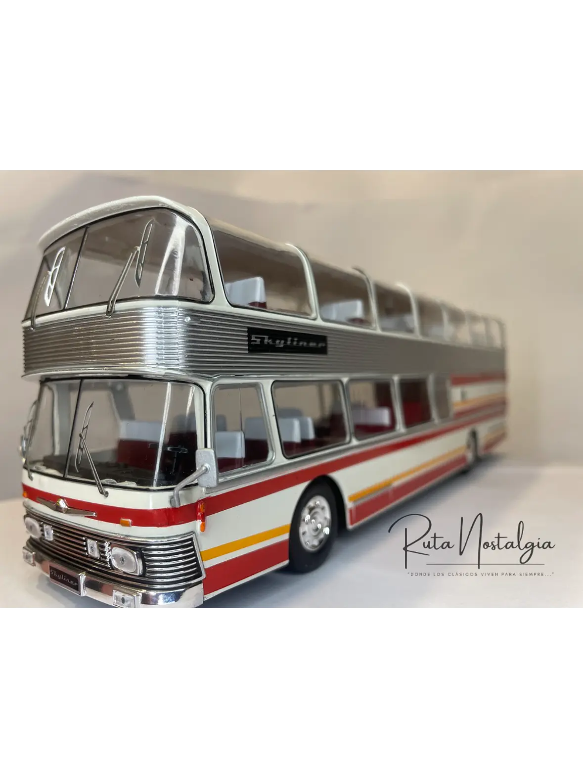 Bus Neoplan Skyliner NH 22L – Miniatura Ixo Models Escala 1:43 (Doble piso de lujo) 1