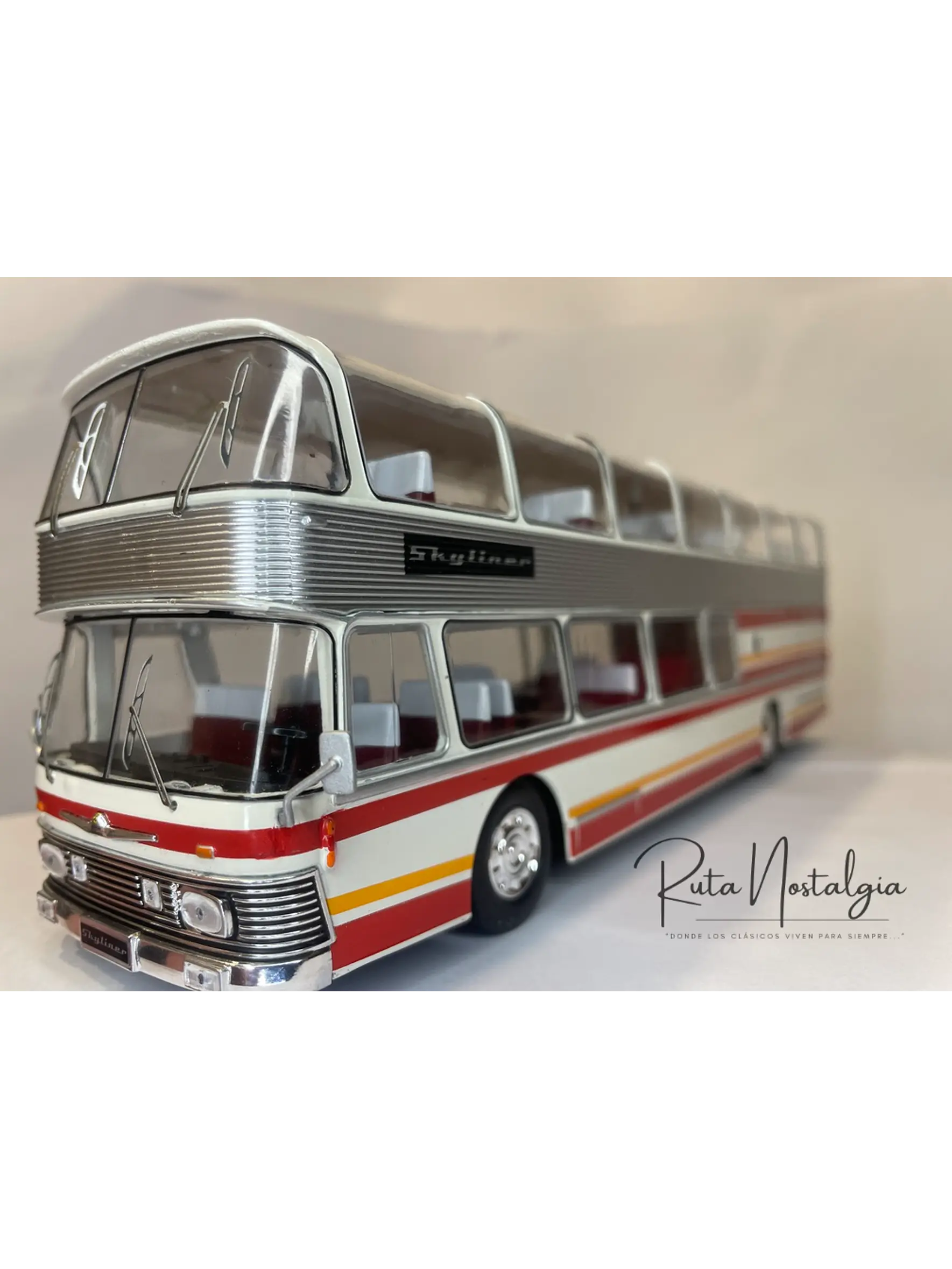Bus Neoplan Skyliner NH 22L – Miniatura Ixo Models Escala 1:43 (Doble piso de lujo) 1