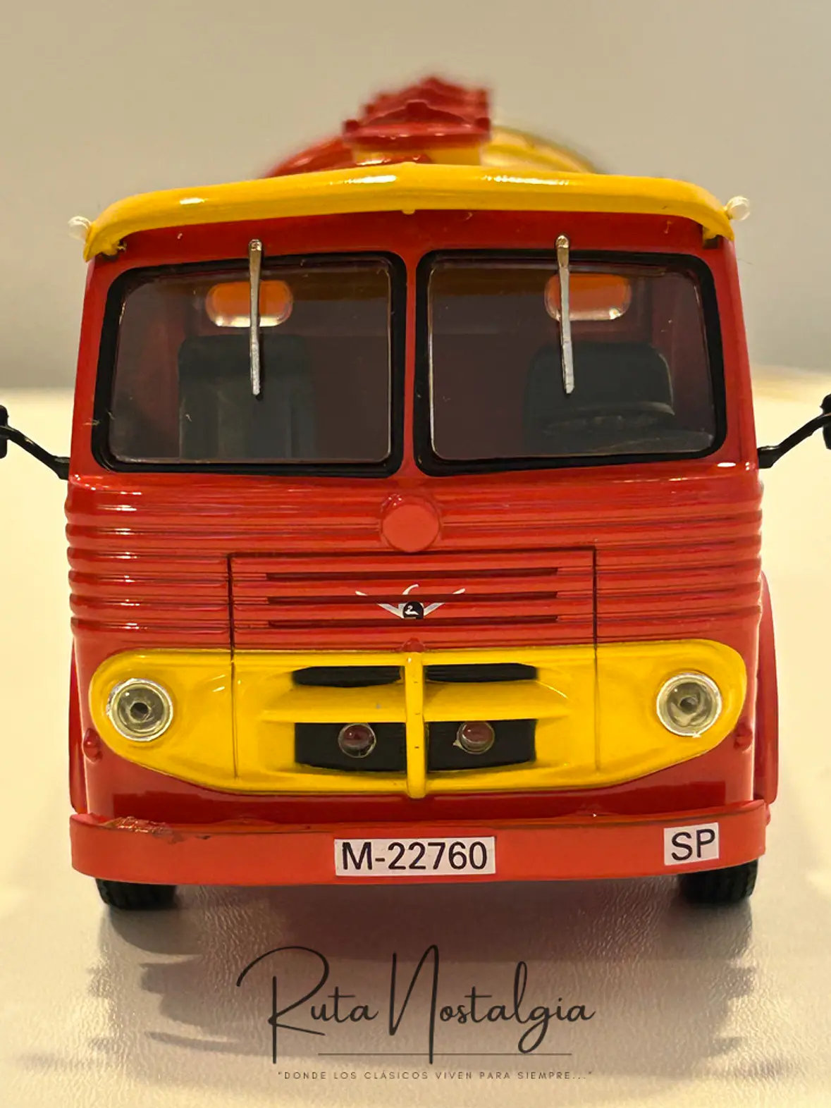 Pegaso Z-206 CAMPSA 1956 – IXO 1:43 | Camión Histórico Español - Coleccionable 2