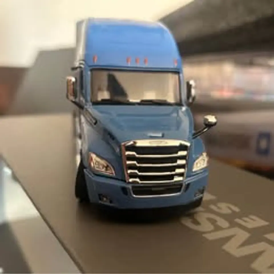 Camión Freightliner Cascadia con | Diecast Masters 1:50 2