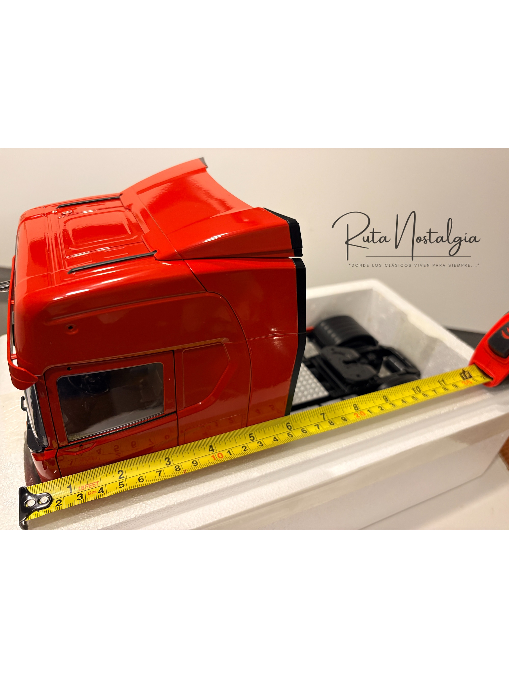 Scania R-Series Topline Roja 2019 1:18 Premium ClassiXXs by IXO | Tractocamión Scania R500 de colección 14