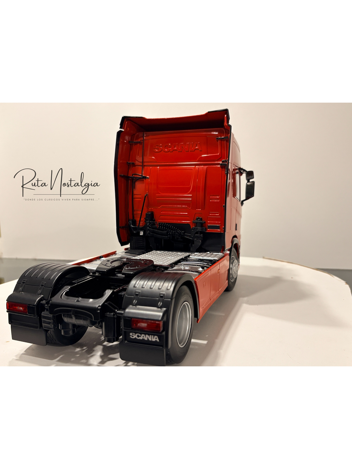 Scania R-Series Topline Roja 2019 1:18 Premium ClassiXXs by IXO | Tractocamión Scania R500 de colección 7