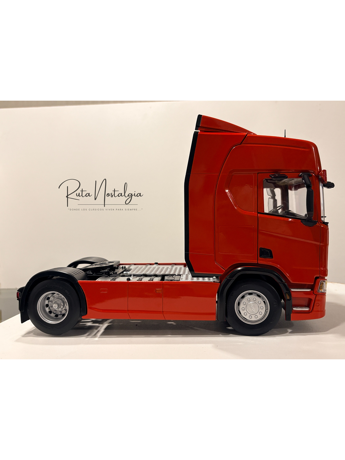Scania R-Series Topline Roja 2019 1:18 Premium ClassiXXs by IXO | Tractocamión Scania R500 de colección 6