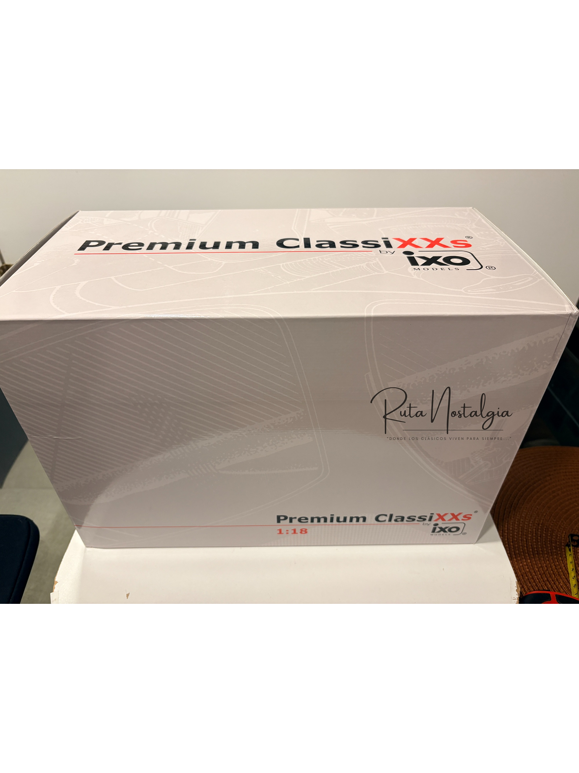 Scania R-Series Topline Roja 2019 1:18 Premium ClassiXXs by IXO | Tractocamión Scania R500 de colección 15