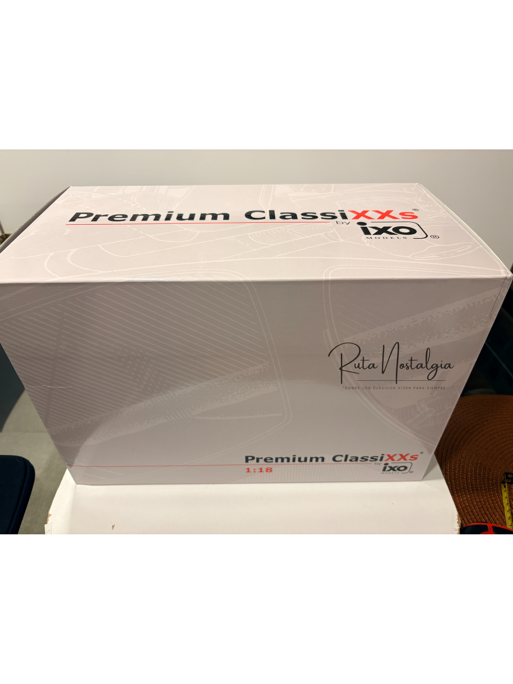 Scania R-Series Topline Roja 2019 1:18 Premium ClassiXXs by IXO | Tractocamión Scania R500 de colección 15