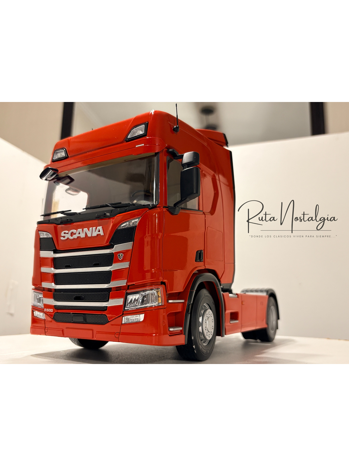 Scania R-Series Topline Roja 2019 1:18 Premium ClassiXXs by IXO | Tractocamión Scania R500 de colección 1