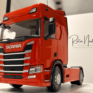 Scania R-Series Topline Roja 2019 1:18 Premium ClassiXXs by IXO | Tractocamión Scania R500 de colección