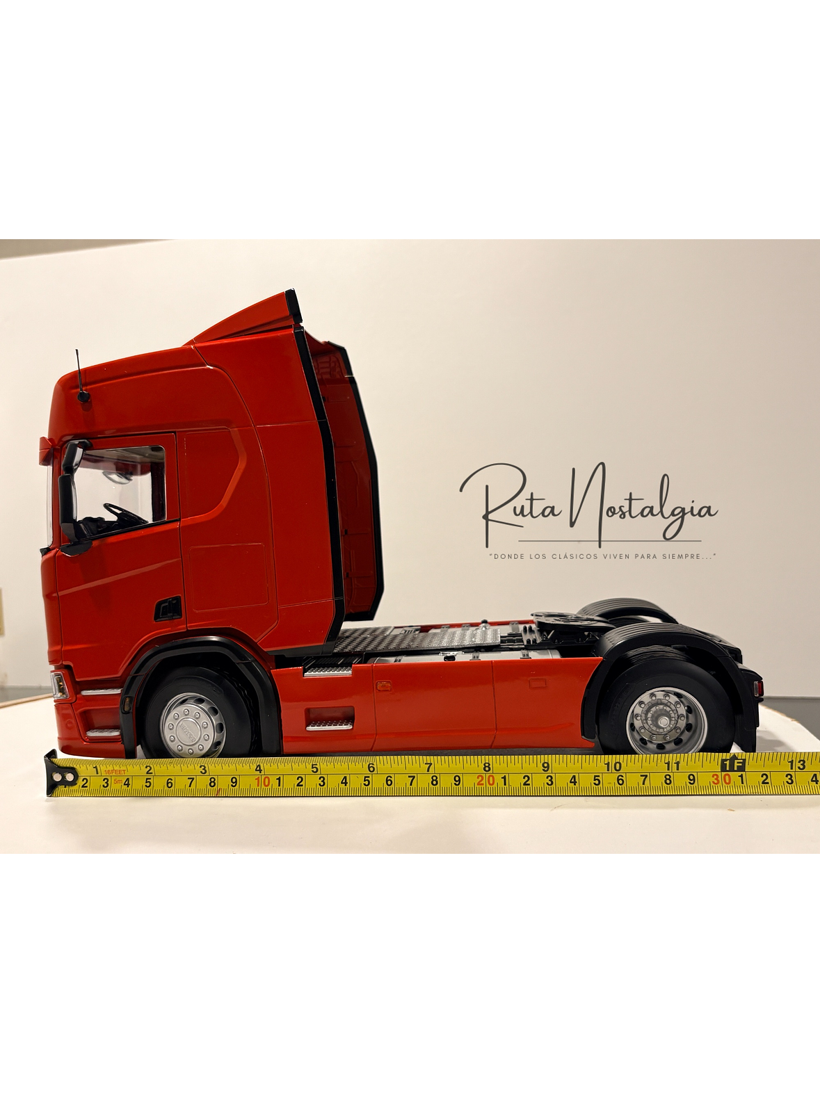 Scania R-Series Topline Roja 2019 1:18 Premium ClassiXXs by IXO | Tractocamión Scania R500 de colección 10