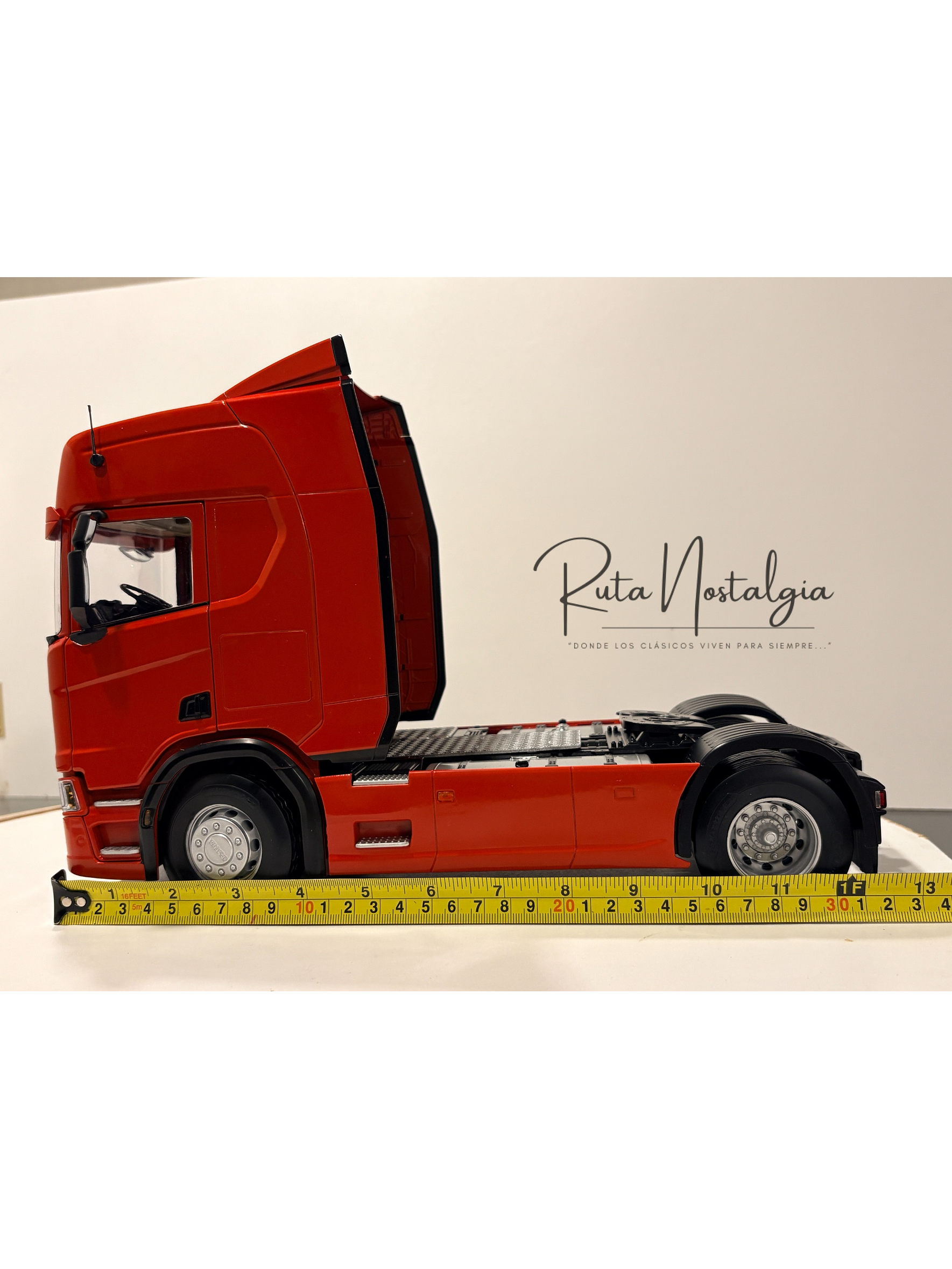 Scania R-Series Topline Roja 2019 1:18 Premium ClassiXXs by IXO | Tractocamión Scania R500 de colección 10