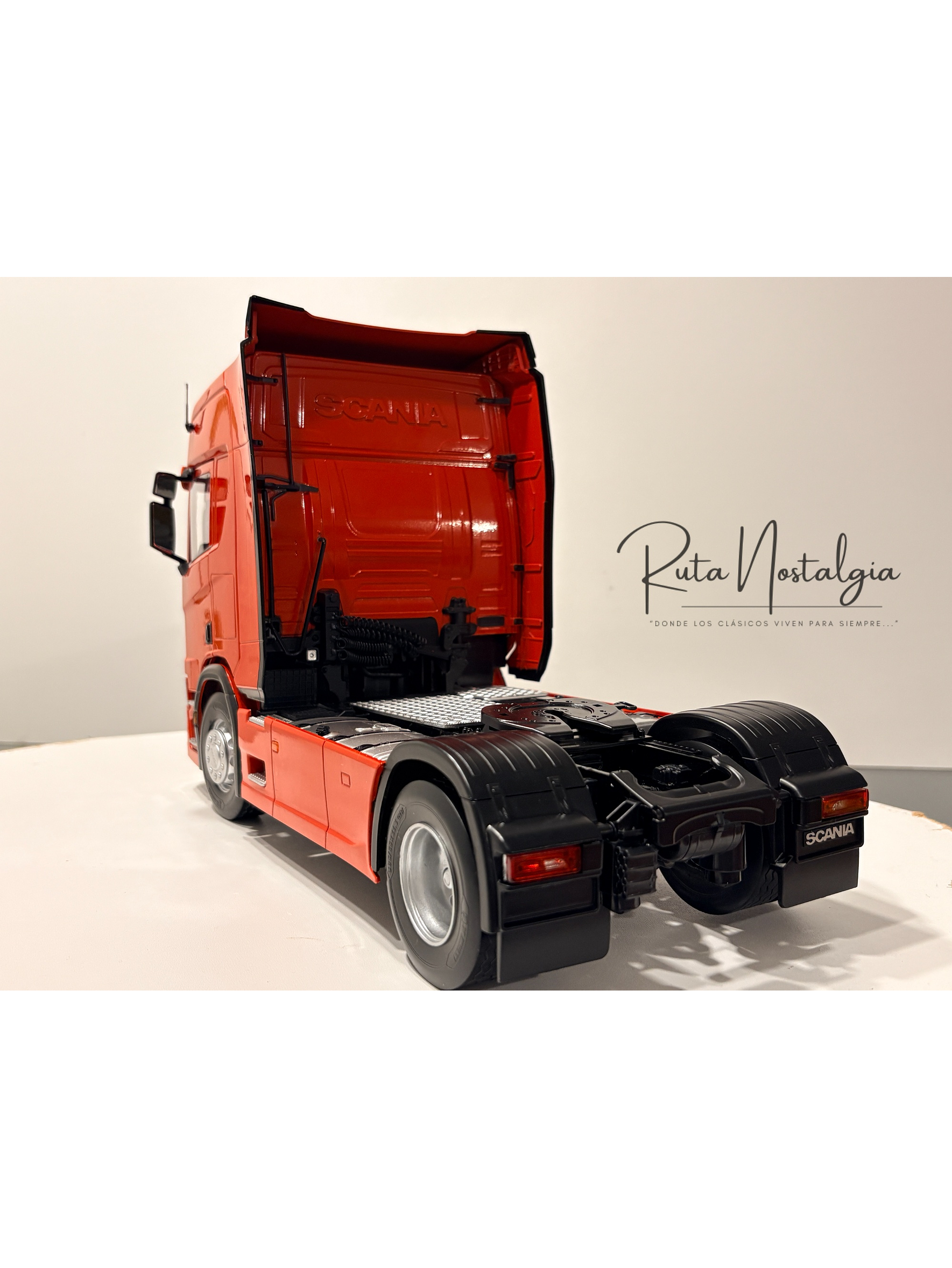 Scania R-Series Topline Roja 2019 1:18 Premium ClassiXXs by IXO | Tractocamión Scania R500 de colección 9