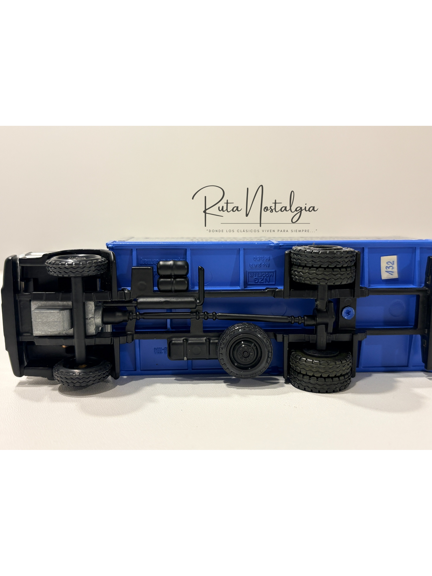 Mercedes-Benz LN2 / 814 “Leichter in bester Form” NZG 1:50 | Camión clásico promocional Mercedes-Benz No.249 de colección en Chile 11