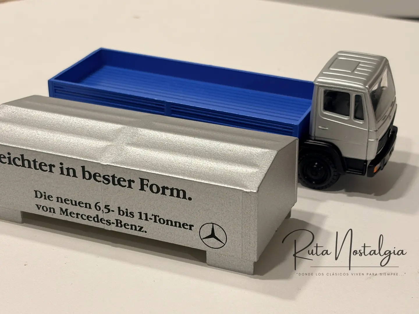 Camión a escala Mercedes-Benz LN2 / 814 “Leichter in bester Form” NZG 1:50 | Camión clásico Alemania Federal, modelo promocional Mercedes-Benz No.249 de colección en Chile 4