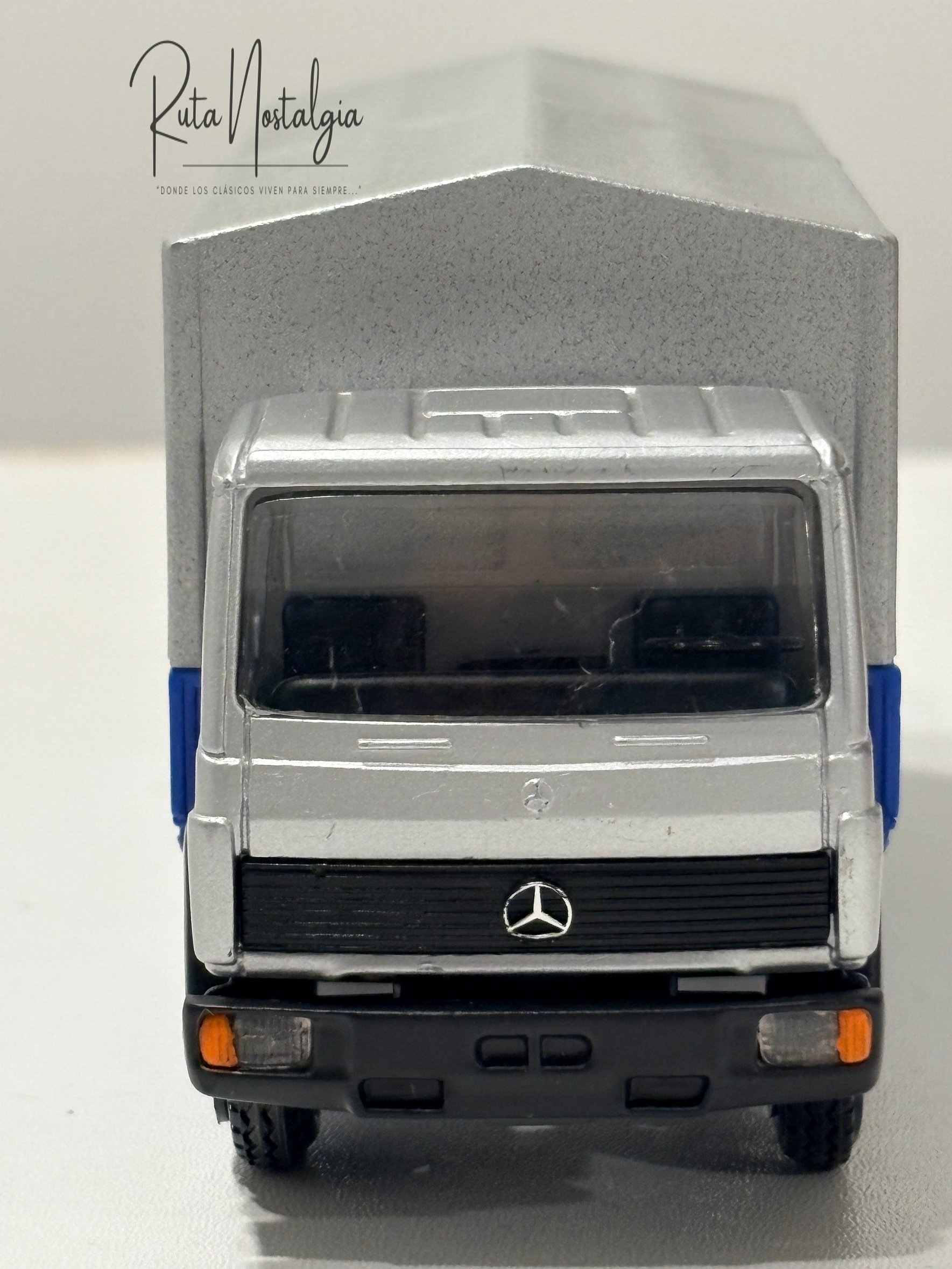 Mercedes-Benz LN2 / 814 “Leichter in bester Form” NZG 1:50 | Camión clásico promocional Mercedes-Benz No.249 de colección en Chile 2