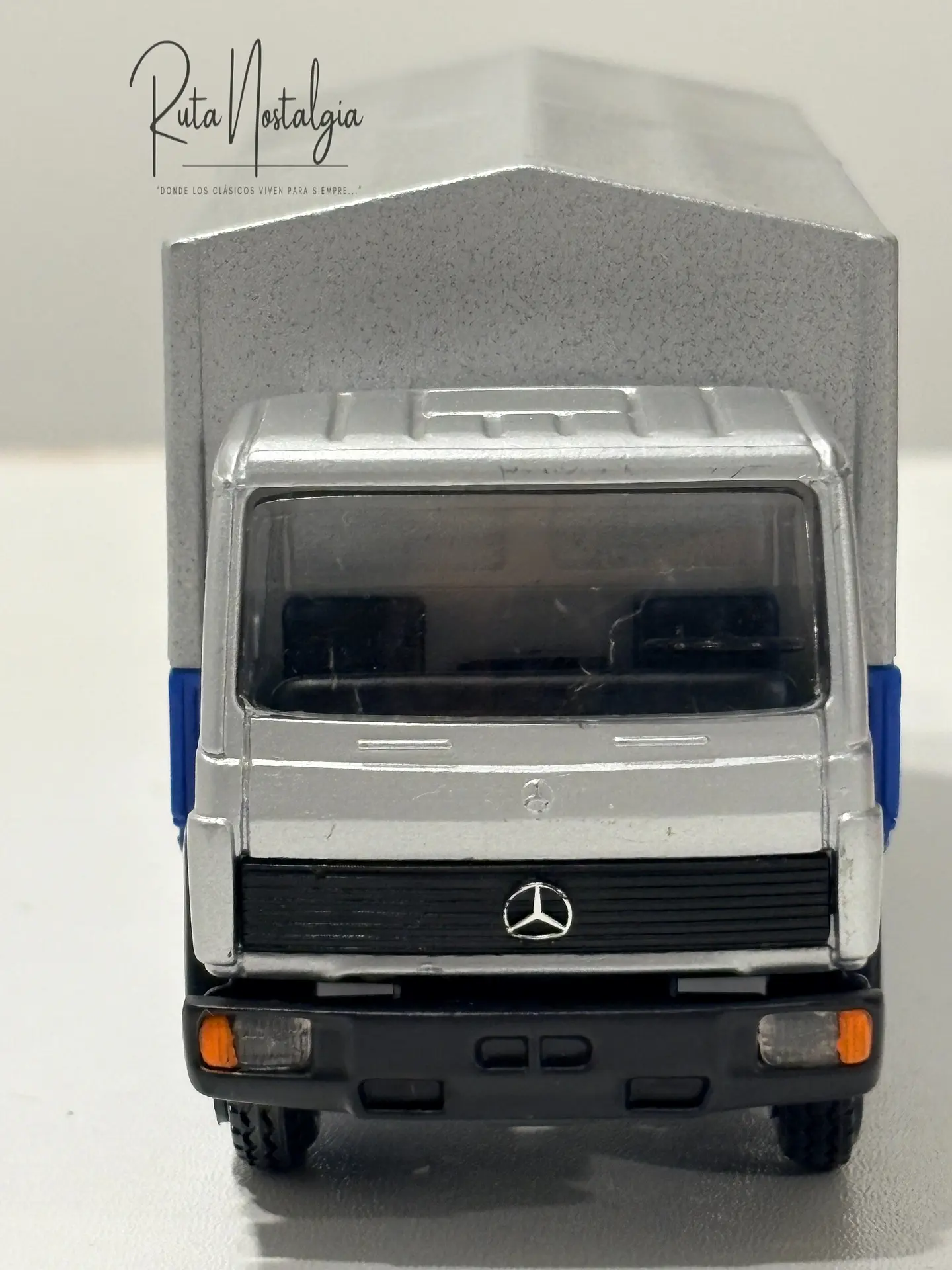 Camión a escala Mercedes-Benz LN2 / 814 “Leichter in bester Form” NZG 1:50 | Camión clásico Alemania Federal, modelo promocional Mercedes-Benz No.249 de colección en Chile 2