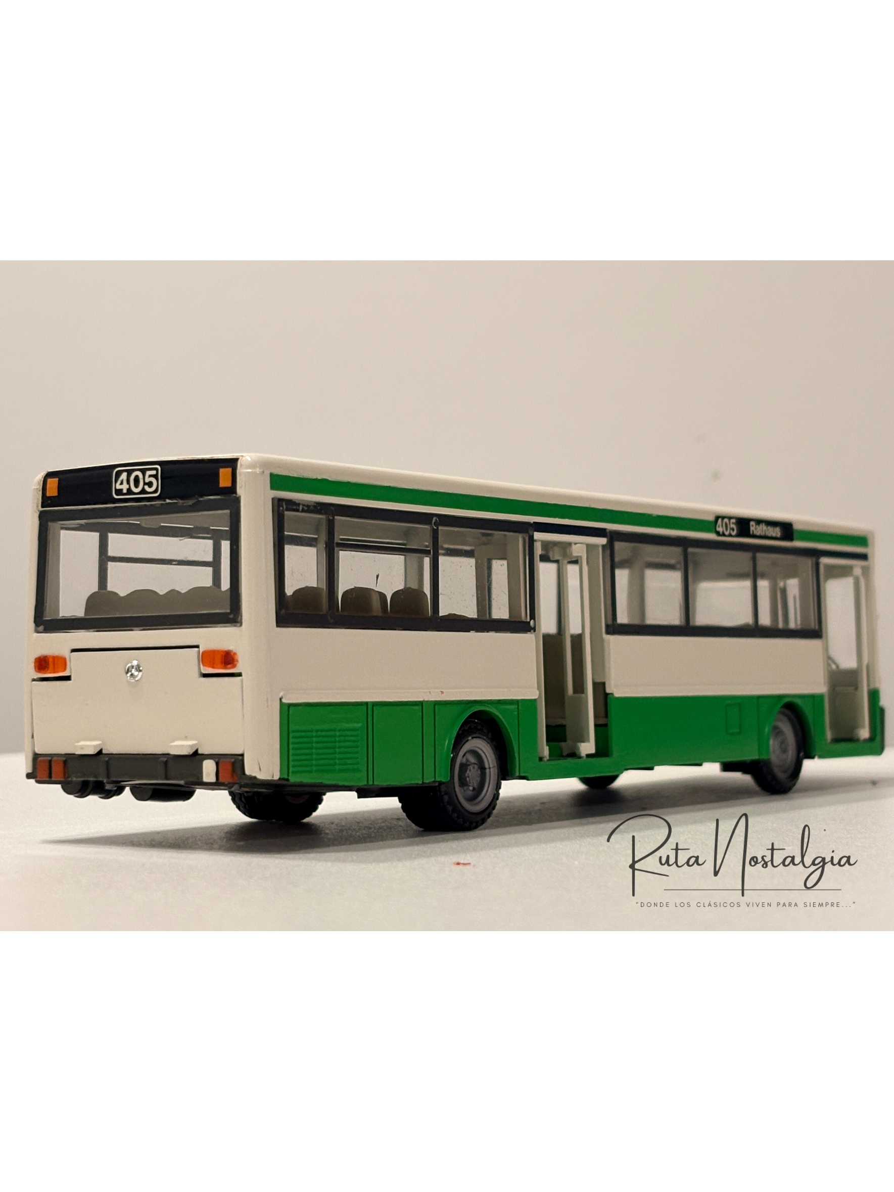 Mercedes-Benz O 405 Stadbus 1:50 NZG No. 255 | Bus urbano clásico alemán de colección en Chile 7