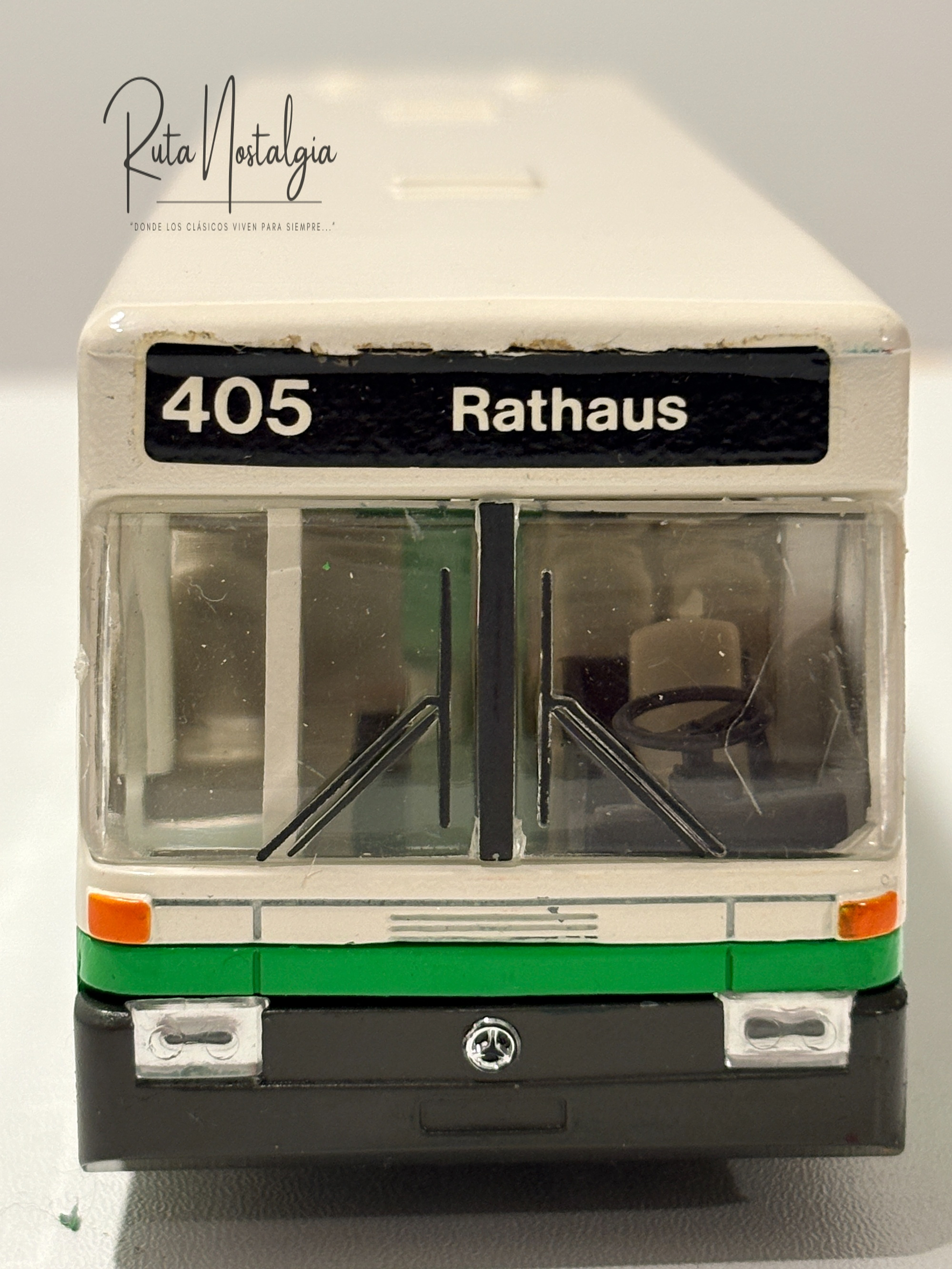 Mercedes-Benz O 405 Stadbus 1:50 NZG No. 255 | Bus urbano clásico alemán de colección en Chile 2