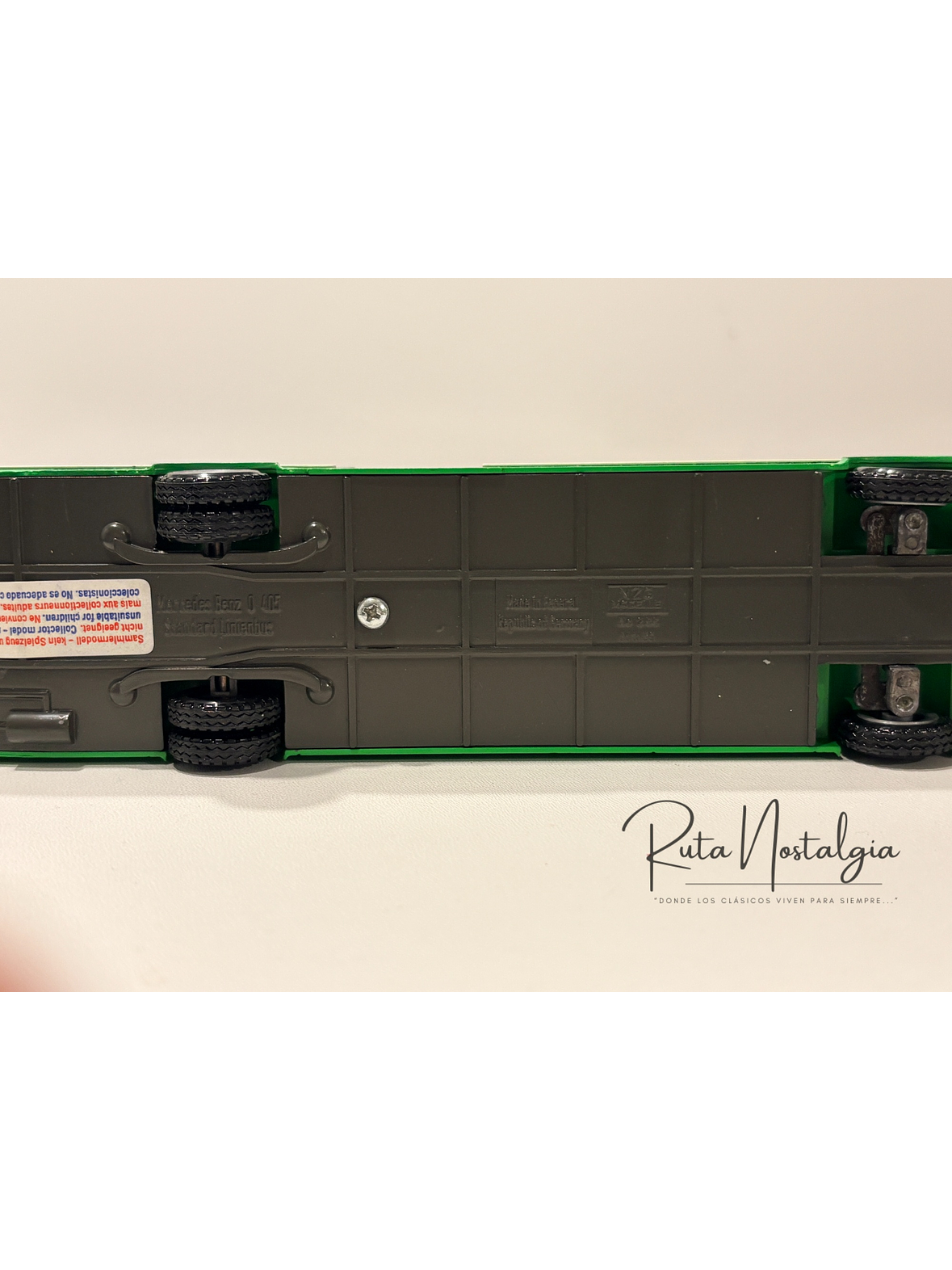 Mercedes-Benz O 405 Stadbus 1:50 NZG No. 255 | Bus urbano clásico alemán de colección en Chile 12