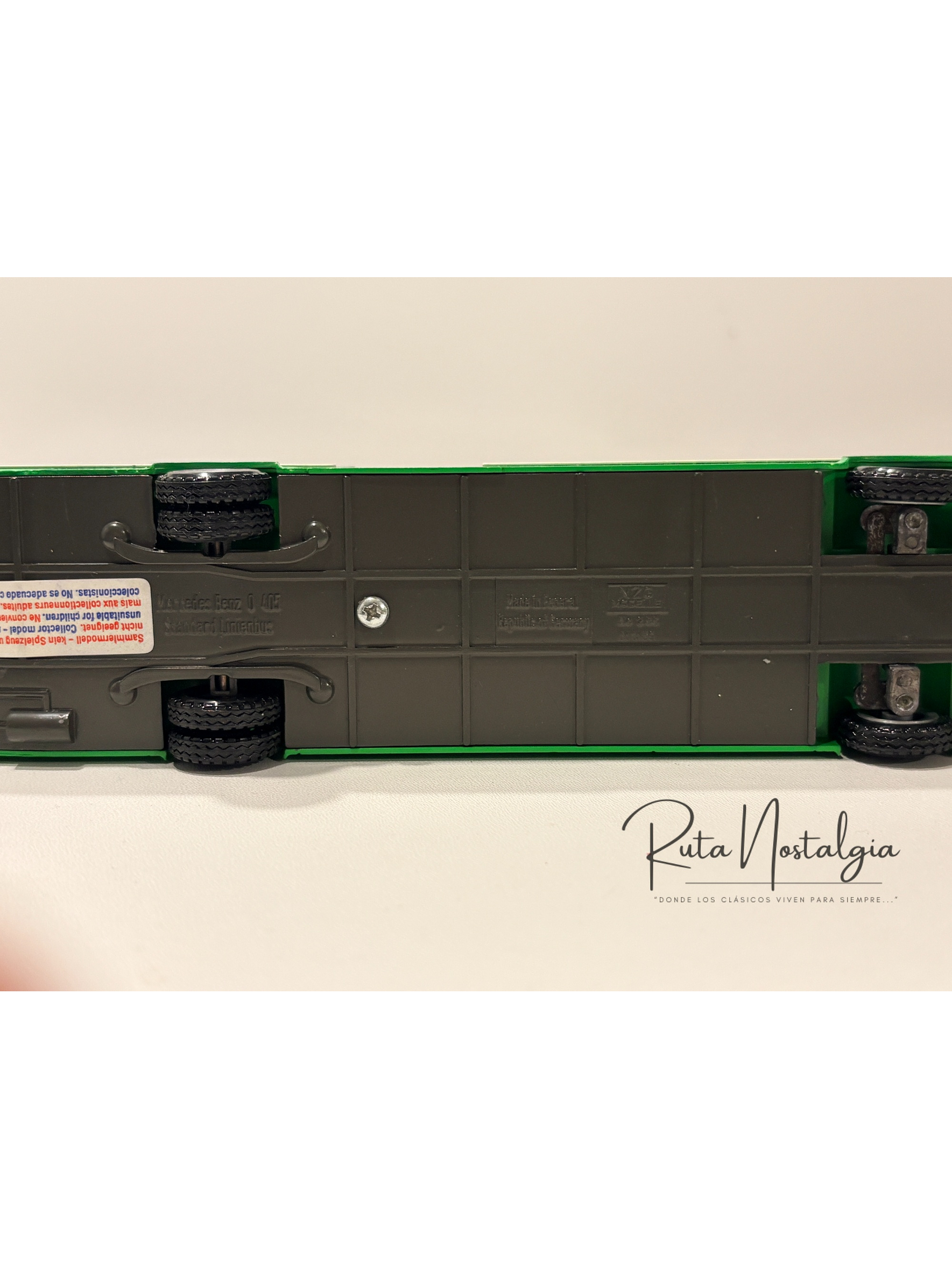 Mercedes-Benz O 405 Stadbus 1:50 NZG No. 255 | Bus urbano clásico alemán de colección en Chile 12