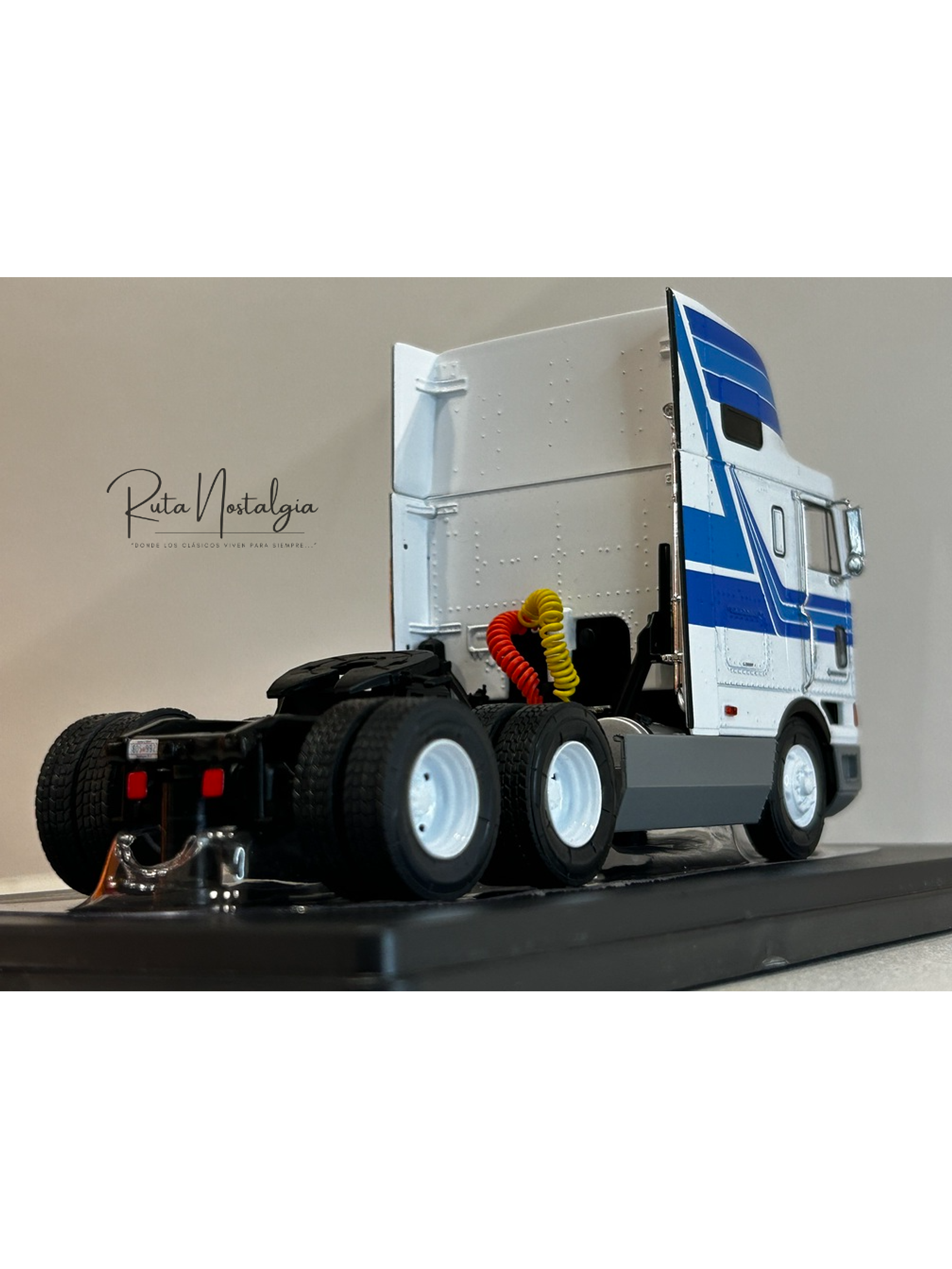 Camión International Eagle 9800 a Escala 1:43 | Modelo Coleccionable Ixo models. De alta precisión 6