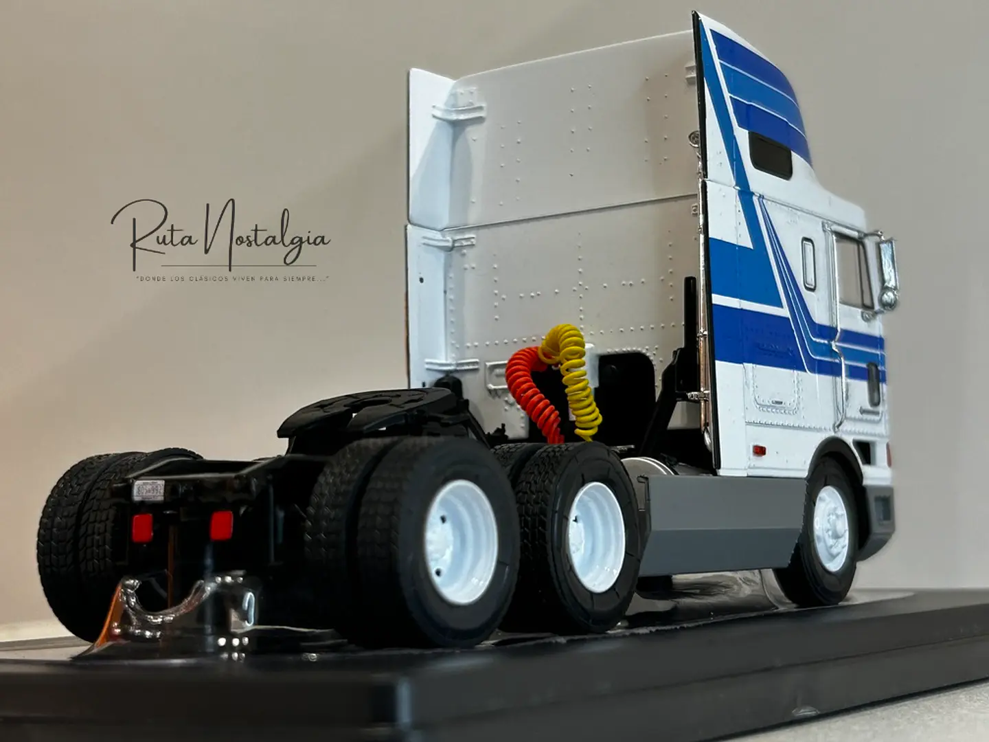 Camión International Eagle 9800 (1995) | IXO 1:43 6