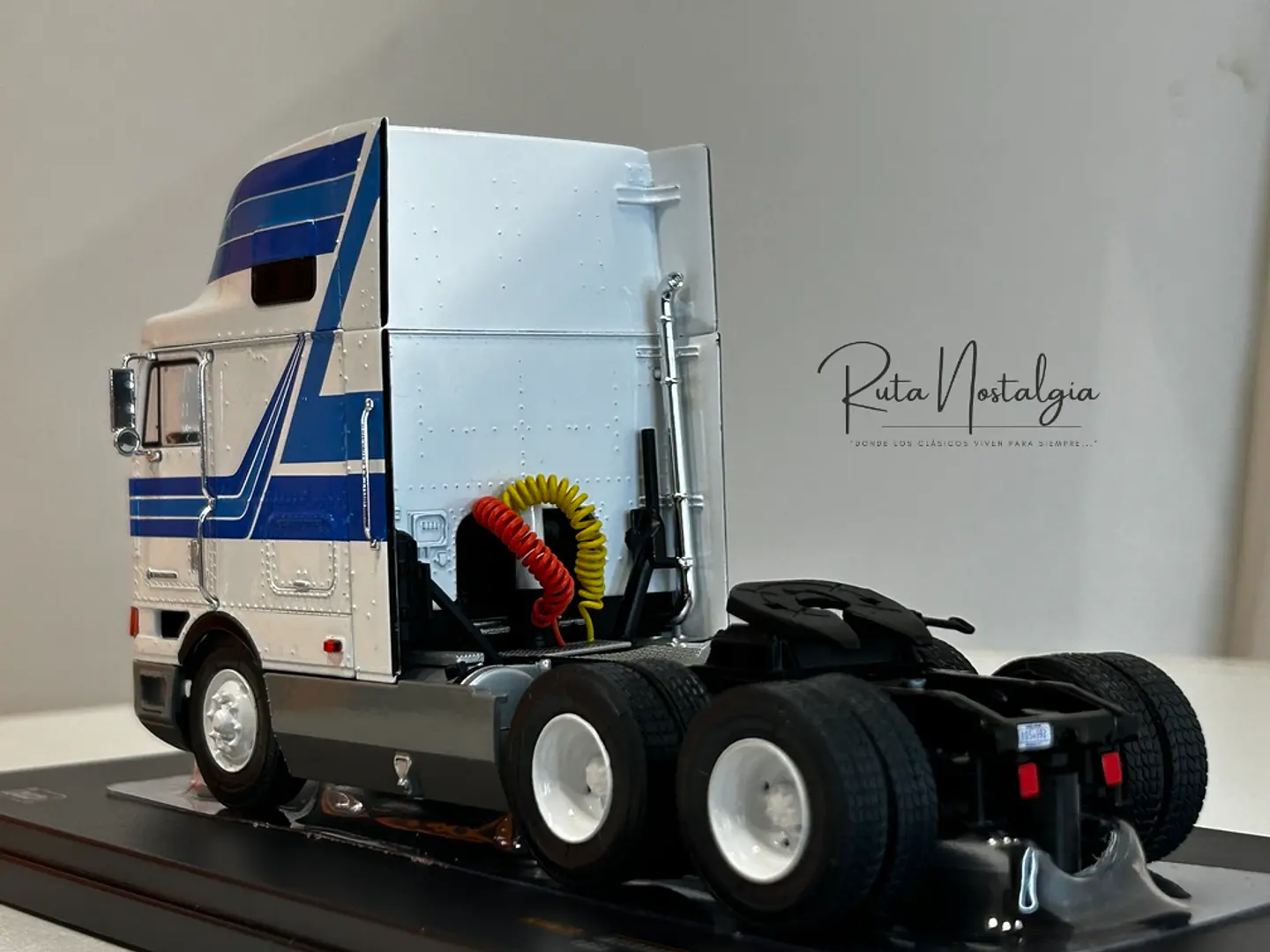 Camión International Eagle 9800 (1995) | IXO 1:43 8