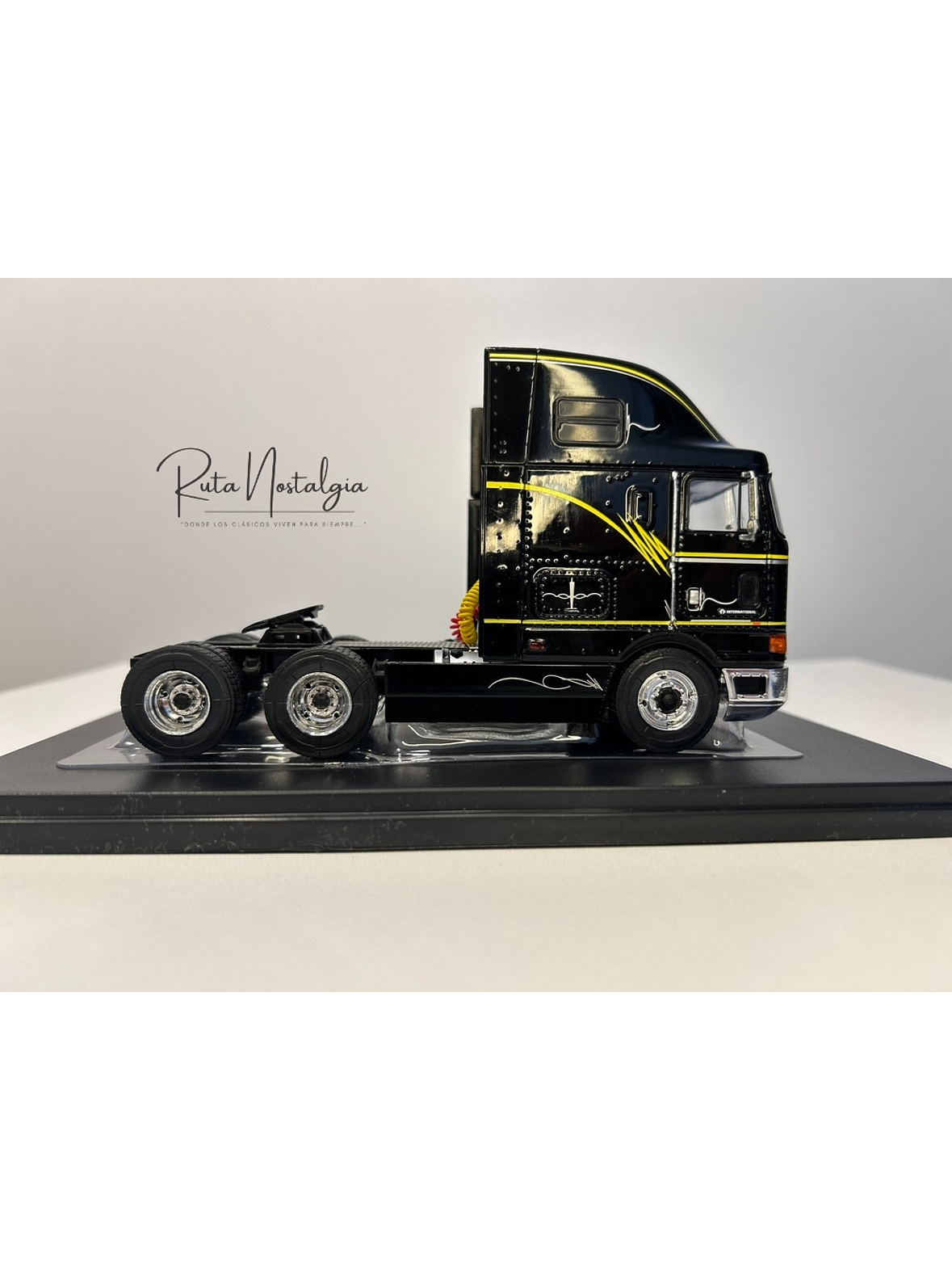 Camión International Eagle 9800 a Escala 1:43 | Modelo Coleccionable Ixo models. De alta precisión 14