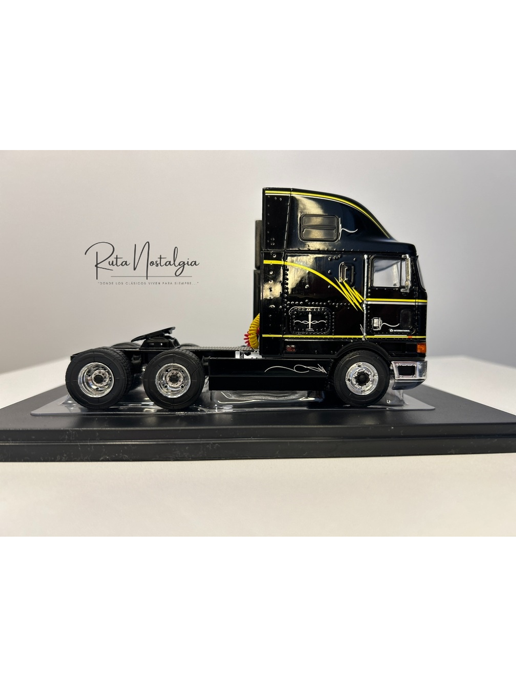 Camión International Eagle 9800 a Escala 1:43 | Modelo Coleccionable Ixo models. De alta precisión 14