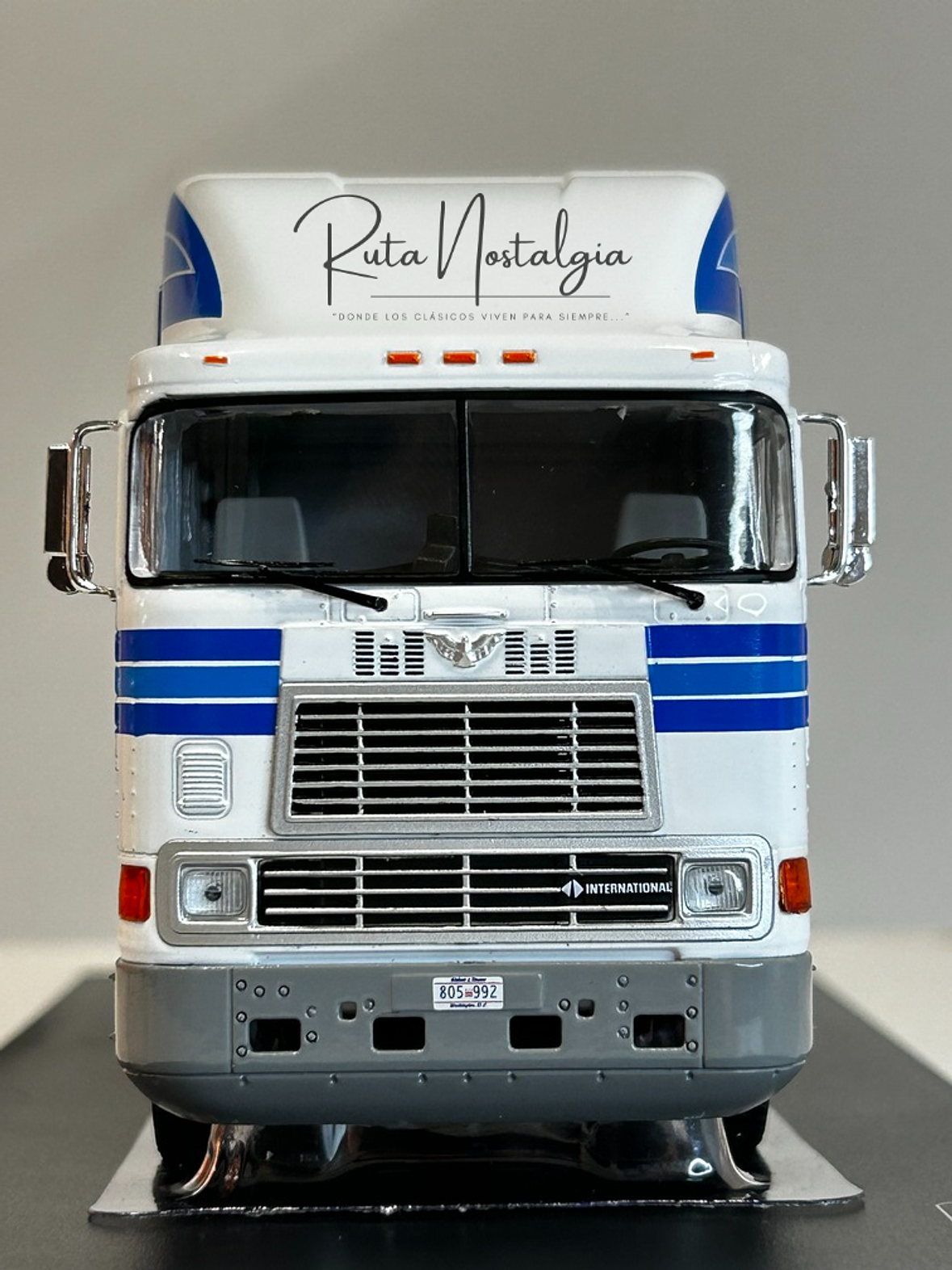 Camión International Eagle 9800 a Escala 1:43 | Modelo Coleccionable Ixo models. De alta precisión 3