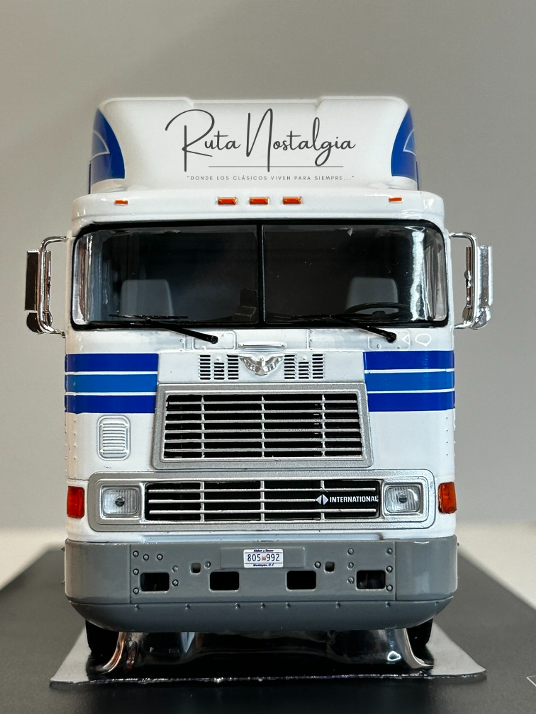 Camión International Eagle 9800 a Escala 1:43 | Modelo Coleccionable Ixo models. De alta precisión 3