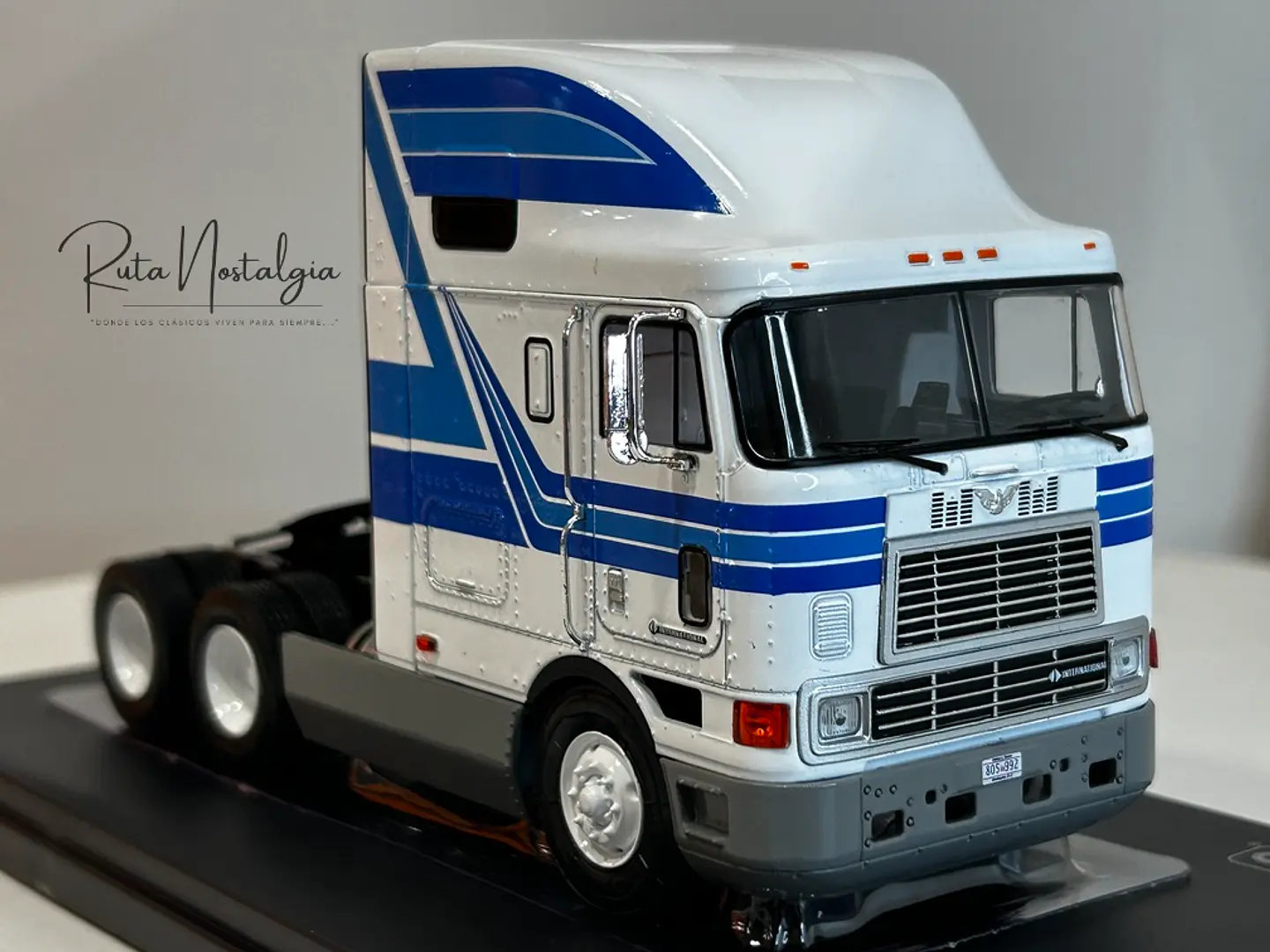 Camión International Eagle 9800 (1995) | IXO 1:43 4