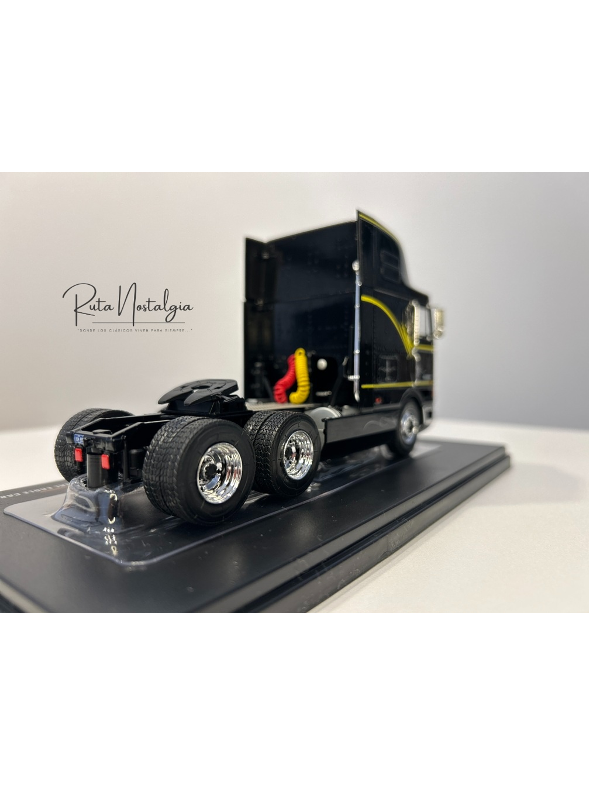 Camión International Eagle 9800 a Escala 1:43 | Modelo Coleccionable Ixo models. De alta precisión 15