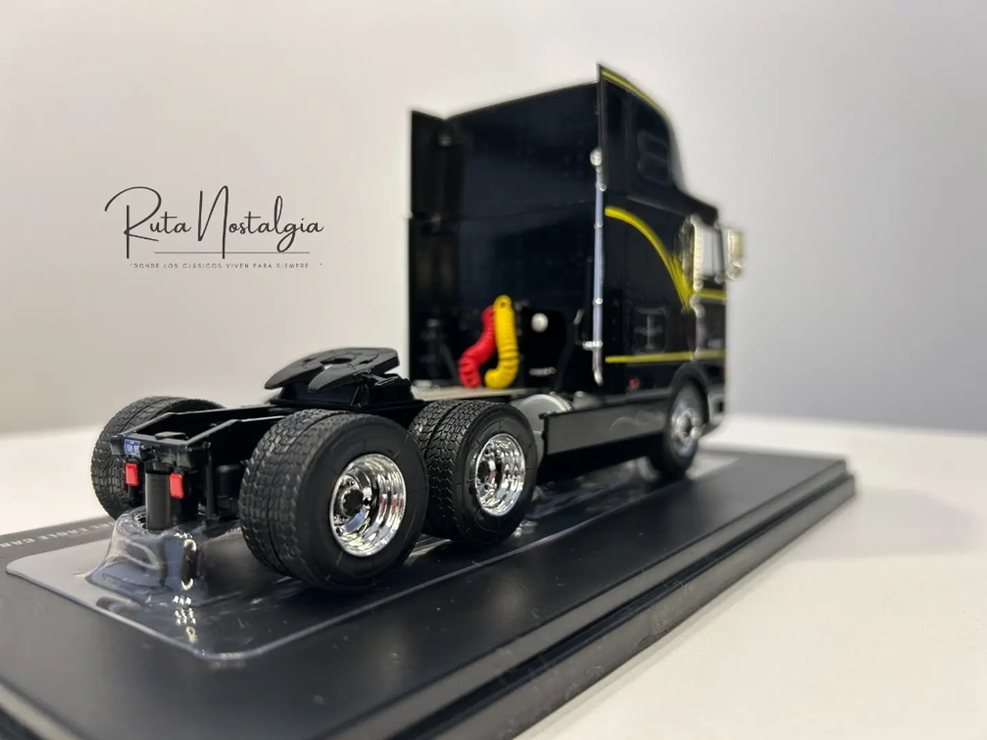 Camión International Eagle 9800 (1995) | IXO 1:43 15