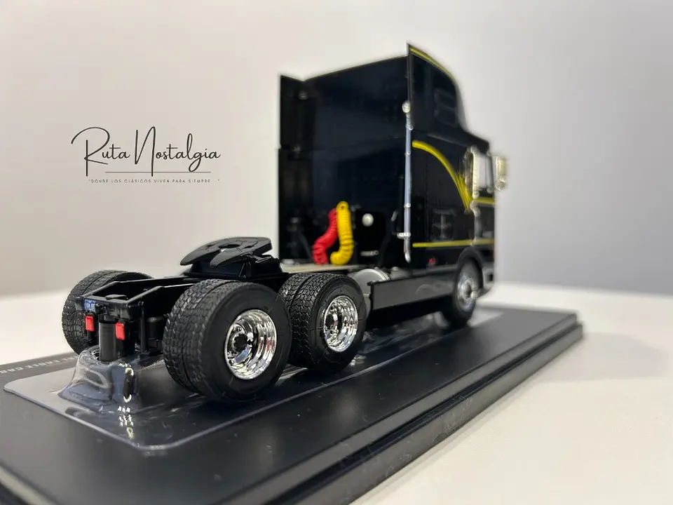 Camión International Eagle 9800 (1995) | IXO 1:43 15