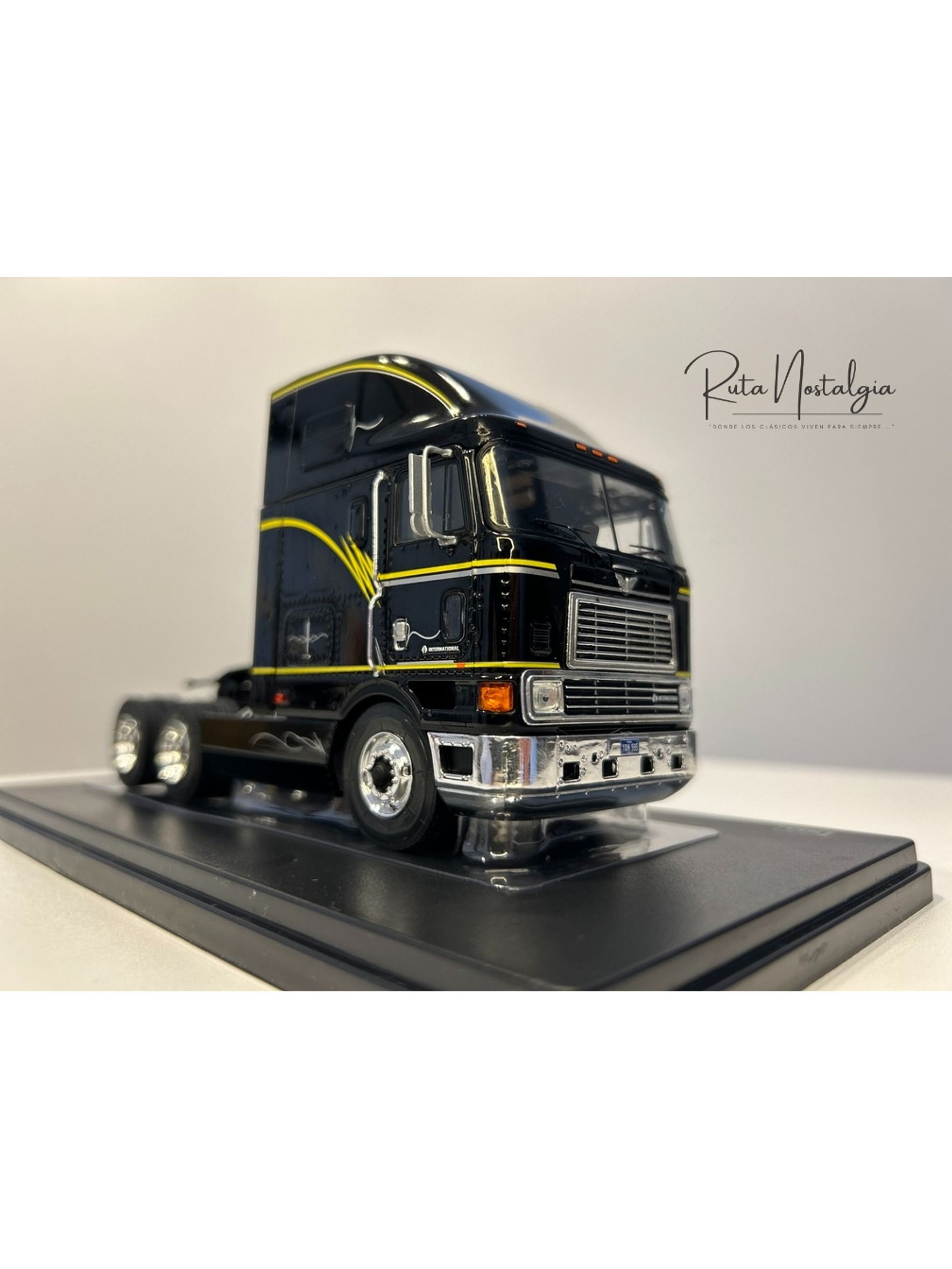 Camión International Eagle 9800 a Escala 1:43 | Modelo Coleccionable Ixo models. De alta precisión 13