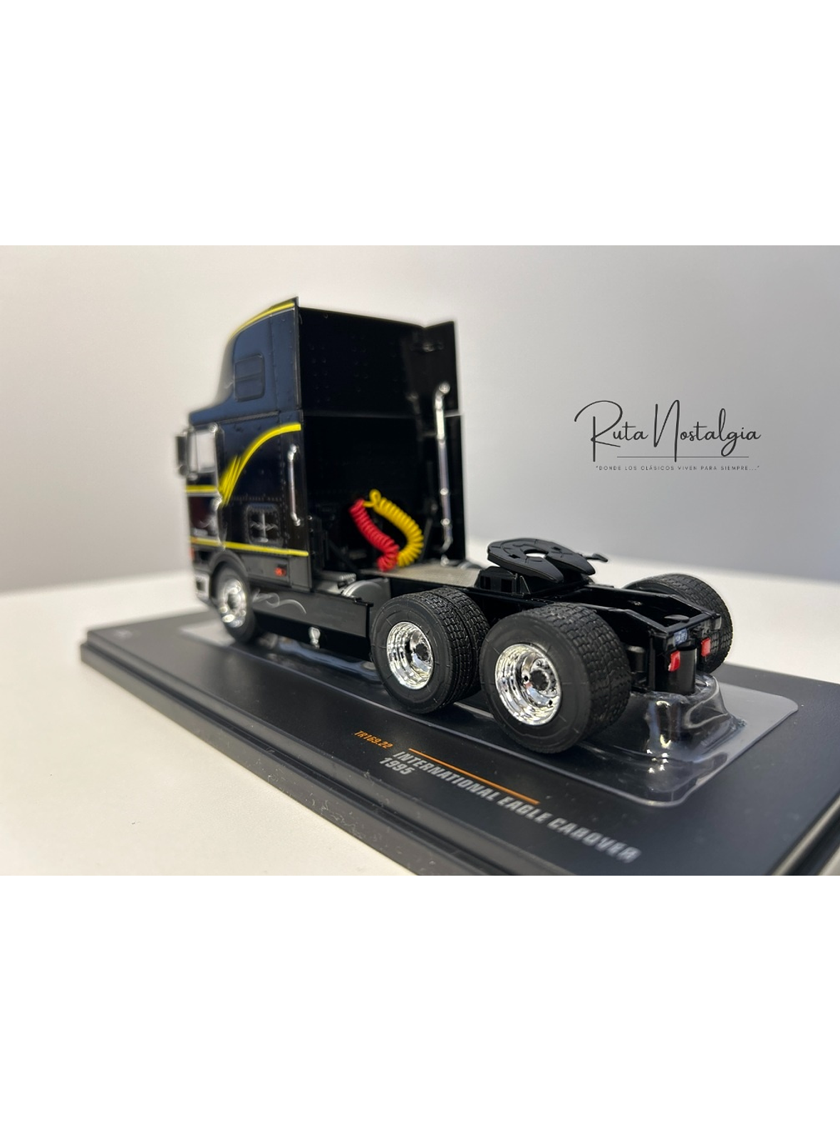 Camión International Eagle 9800 a Escala 1:43 | Modelo Coleccionable Ixo models. De alta precisión 17