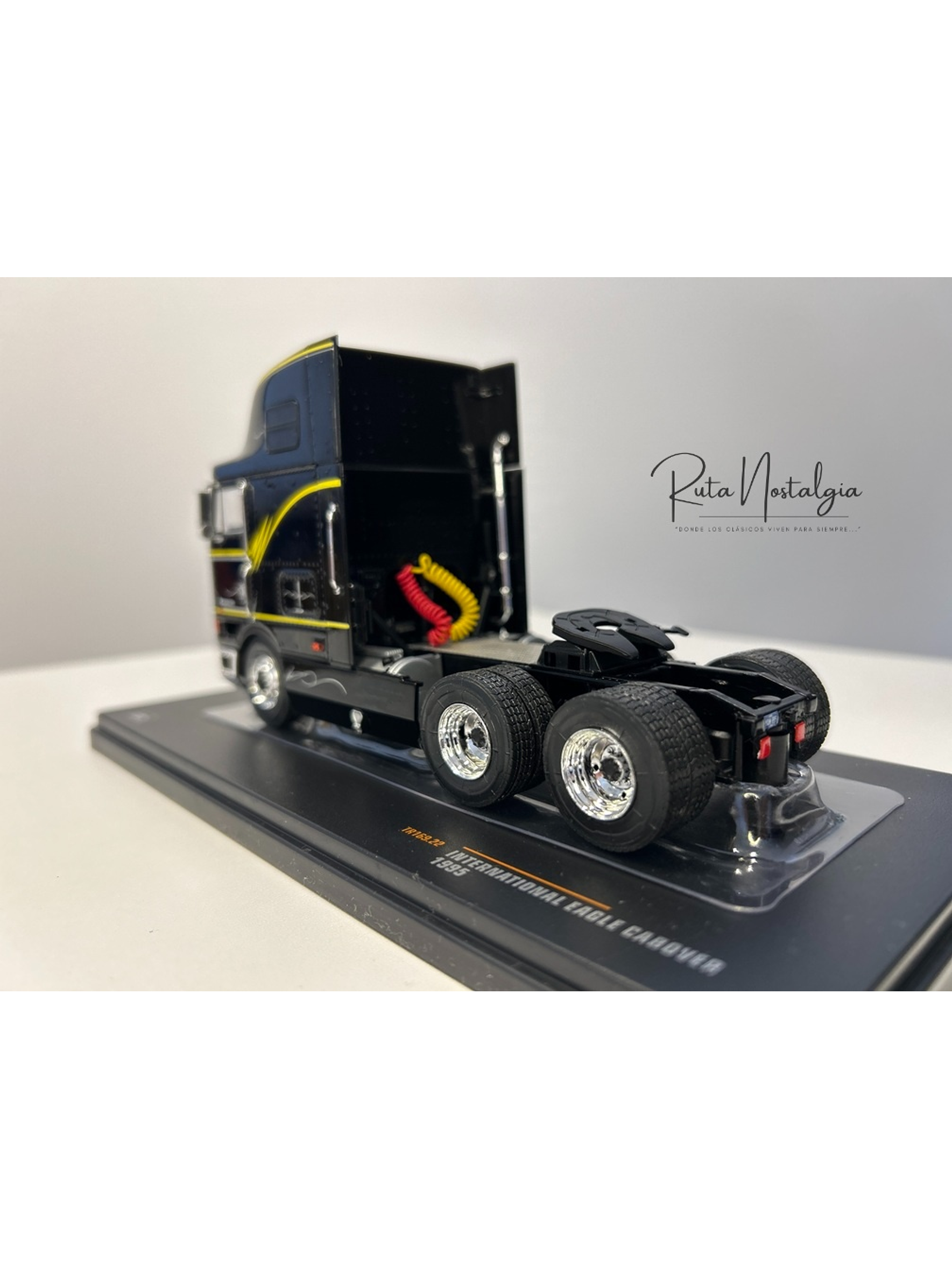 Camión International Eagle 9800 a Escala 1:43 | Modelo Coleccionable Ixo models. De alta precisión 17