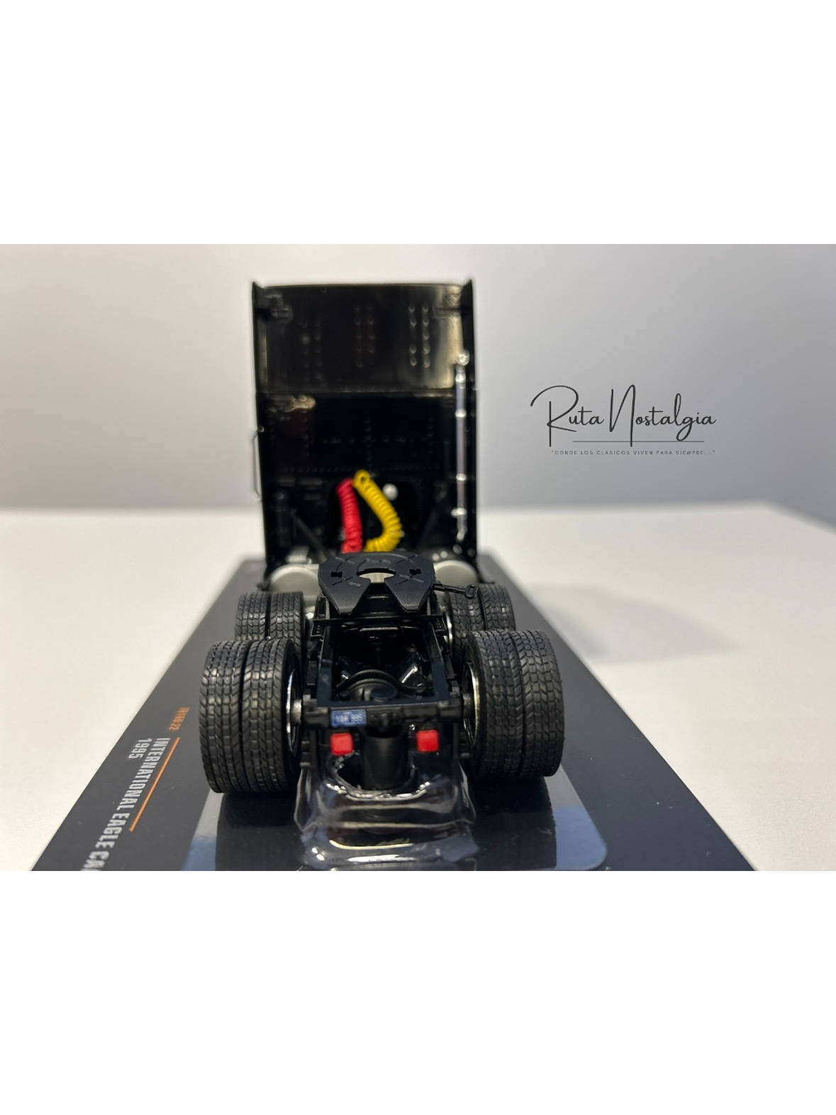 Camión International Eagle 9800 a Escala 1:43 | Modelo Coleccionable Ixo models. De alta precisión 16