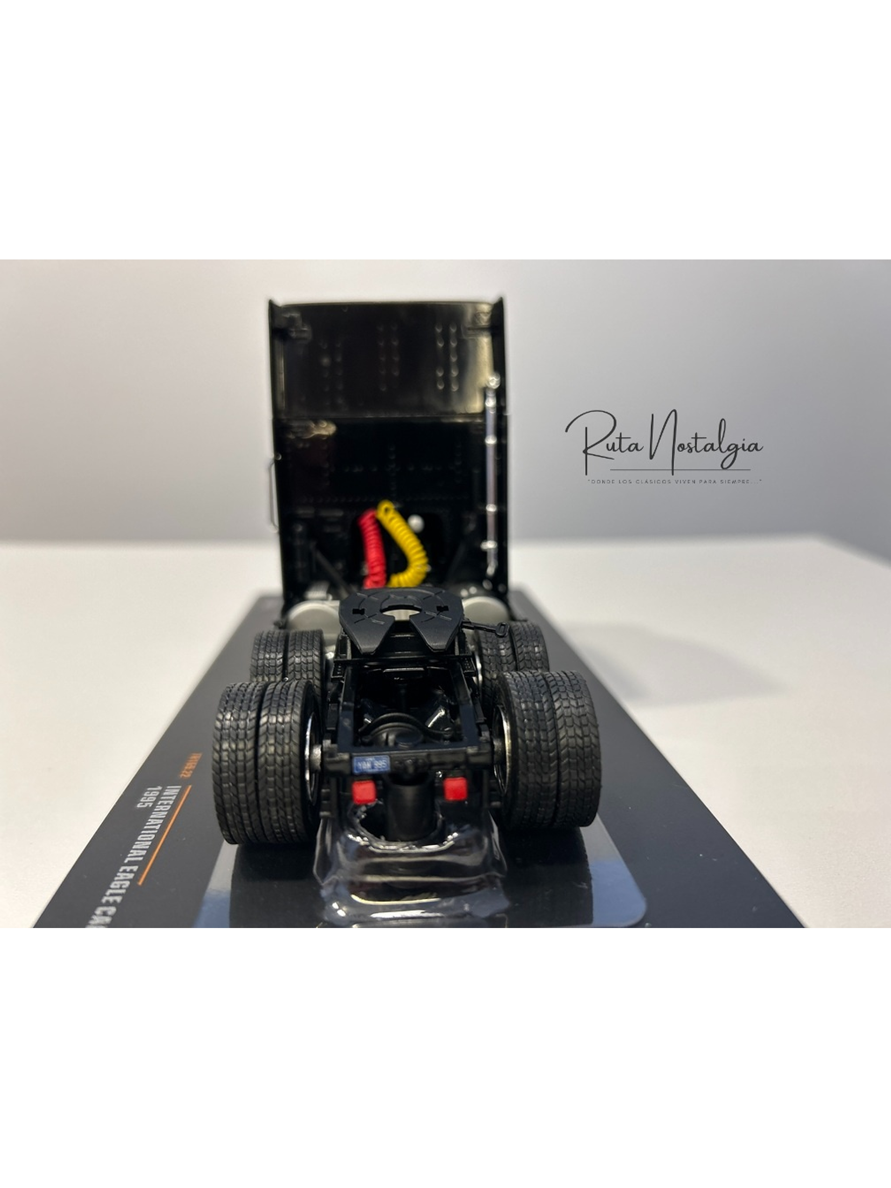 Camión International Eagle 9800 a Escala 1:43 | Modelo Coleccionable Ixo models. De alta precisión 16