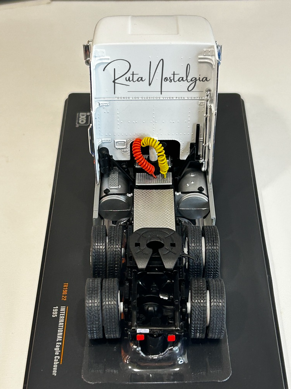 Camión International Eagle 9800 a Escala 1:43 | Modelo Coleccionable Ixo models. De alta precisión 7